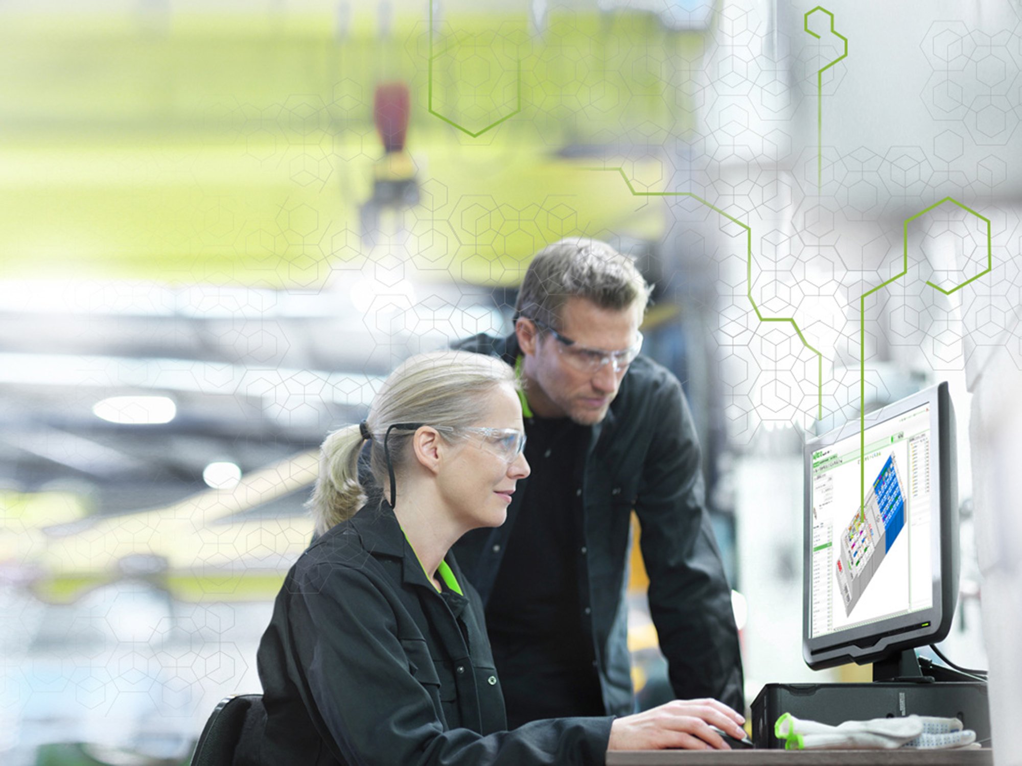digitalisierung_smart-data_zwei_personen_rechner_fabrikanlage_arbeitssituation_gruen_keyvisual_2000x1500.jpg
