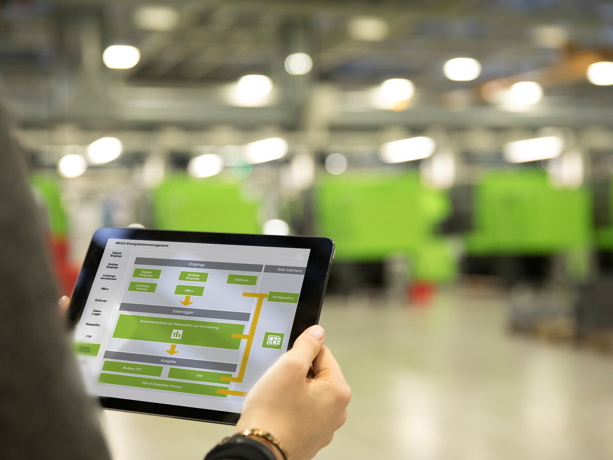 process_referenz_prozessindustrie-4-0_visualisierung_software_energiemanagement_tablet_produktion_halle_2000x1500.jpg