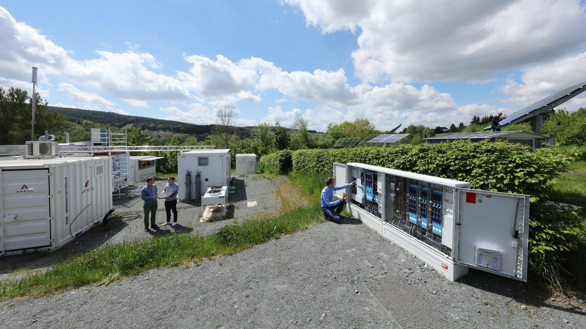 energy_referenz_zae_zentrum-fuer-angewandte-energieforschung-bayern_station_2000x1125.jpg