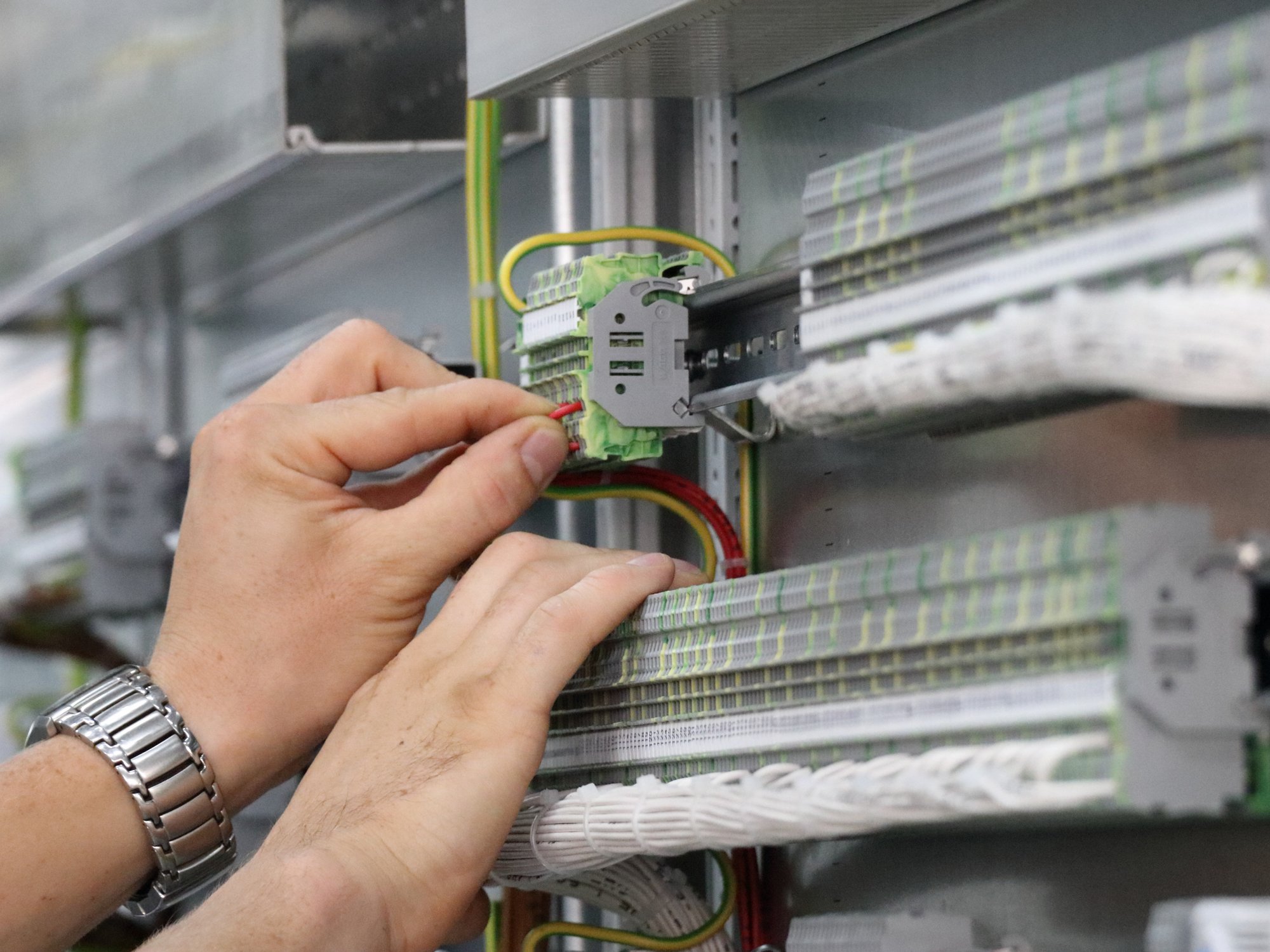 factory_referenz_jokiel_direktstecktechnik_verdrahtung_schaltschrank_2000x1500.jpg