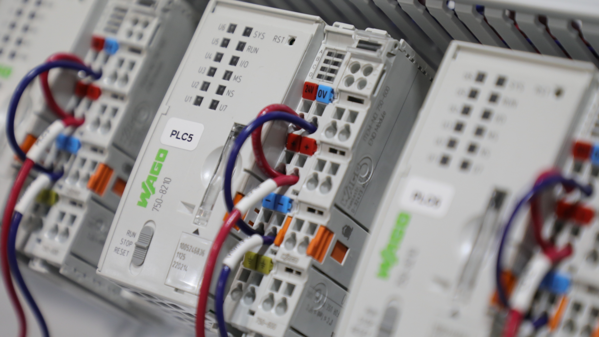 Data Center Website (2000x1125)
