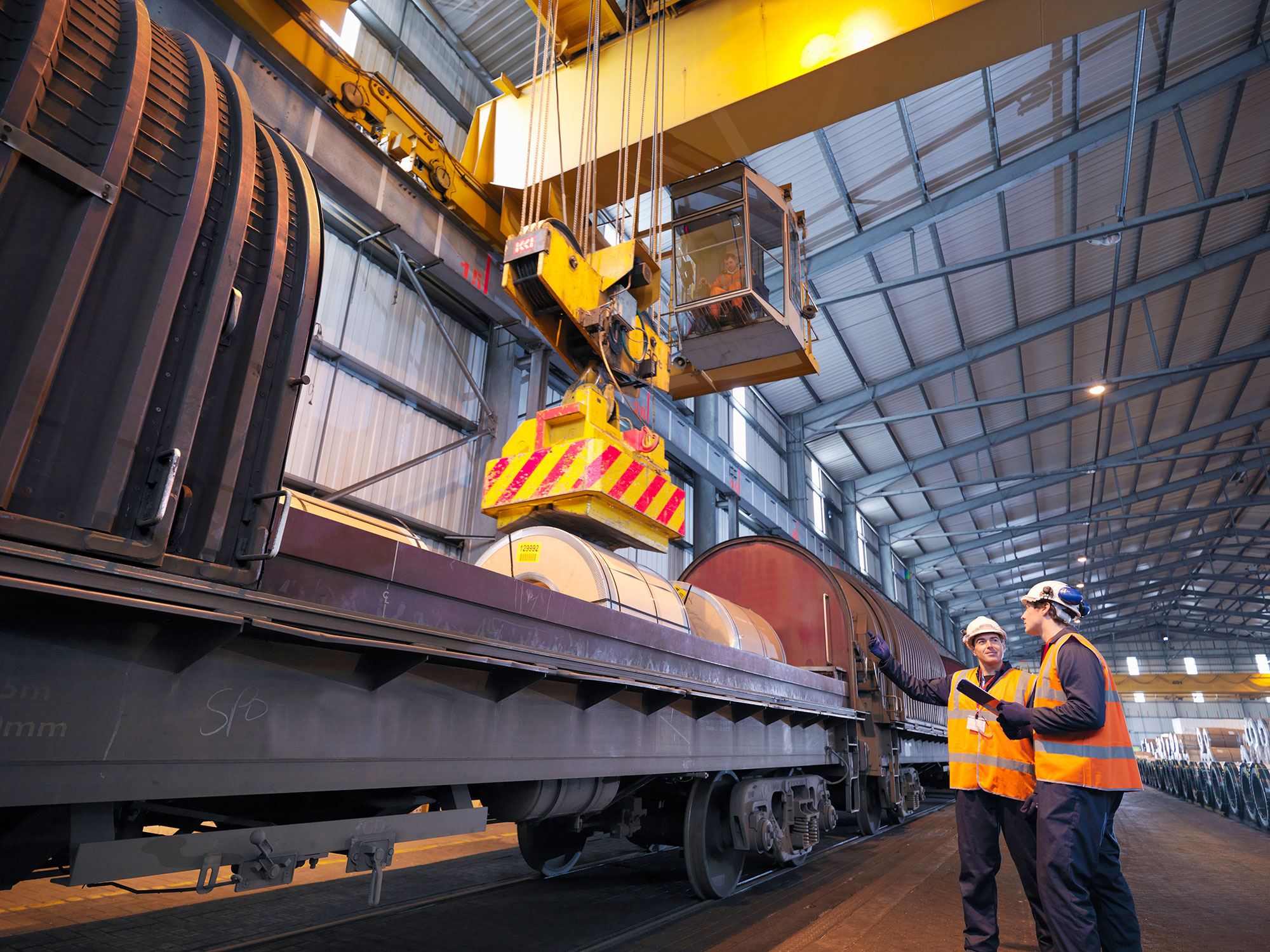 railyway_bahn_kran_bahngleis_bauarbeiter_gettyimages-93910770_2000x1500.jpg