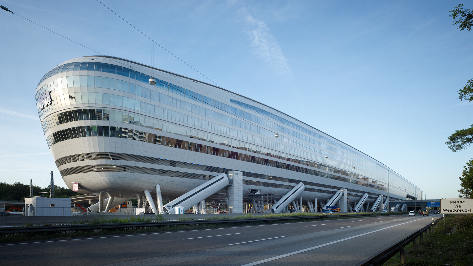 building_referenz_squaire_2000x1125.jpg