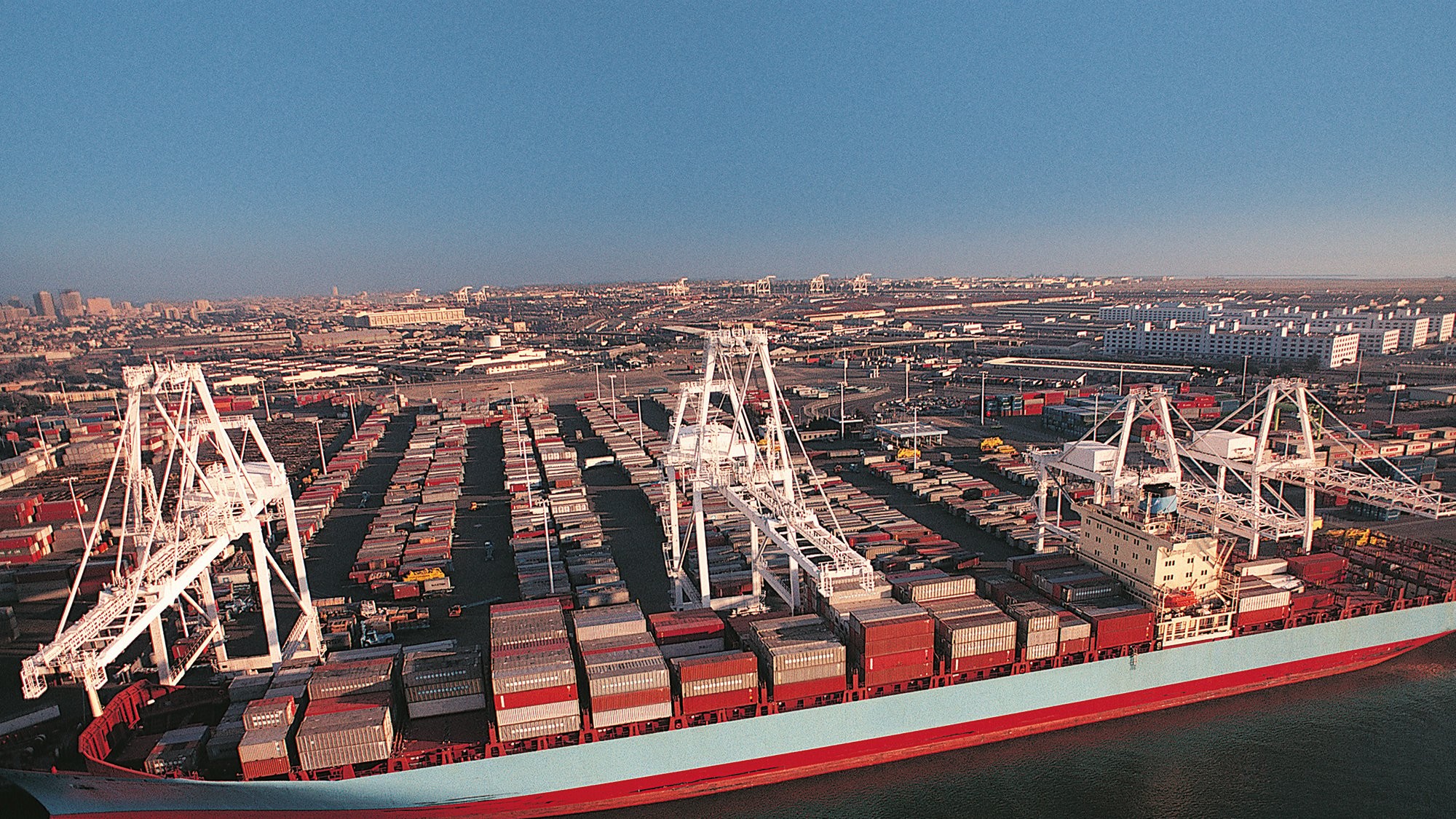 marine-containerschiffe-oben-1-2000x1125