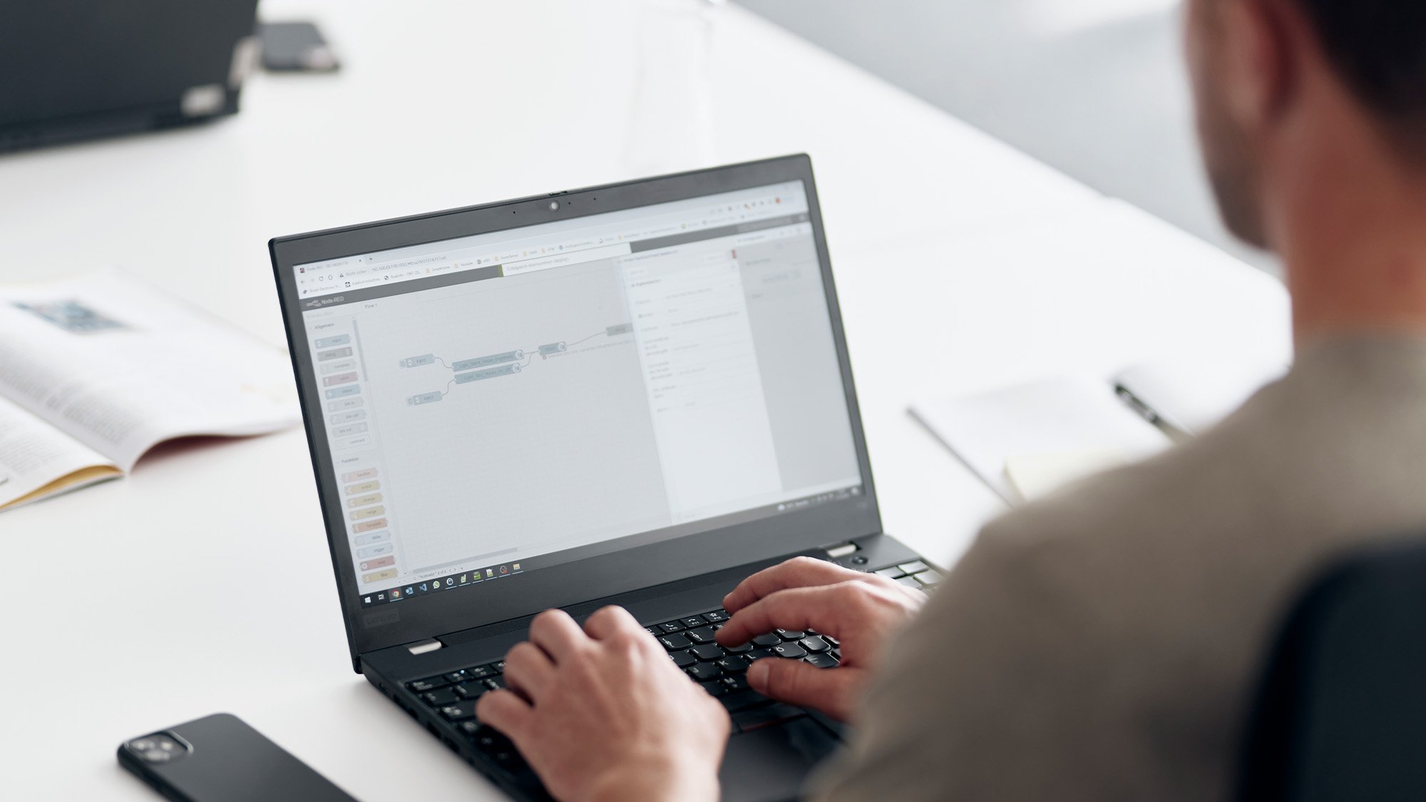 MM-430834_new-website-page_betriebssystem-ctrlX_OS_wago_SD_221013_3033_2000x1125_.jpg