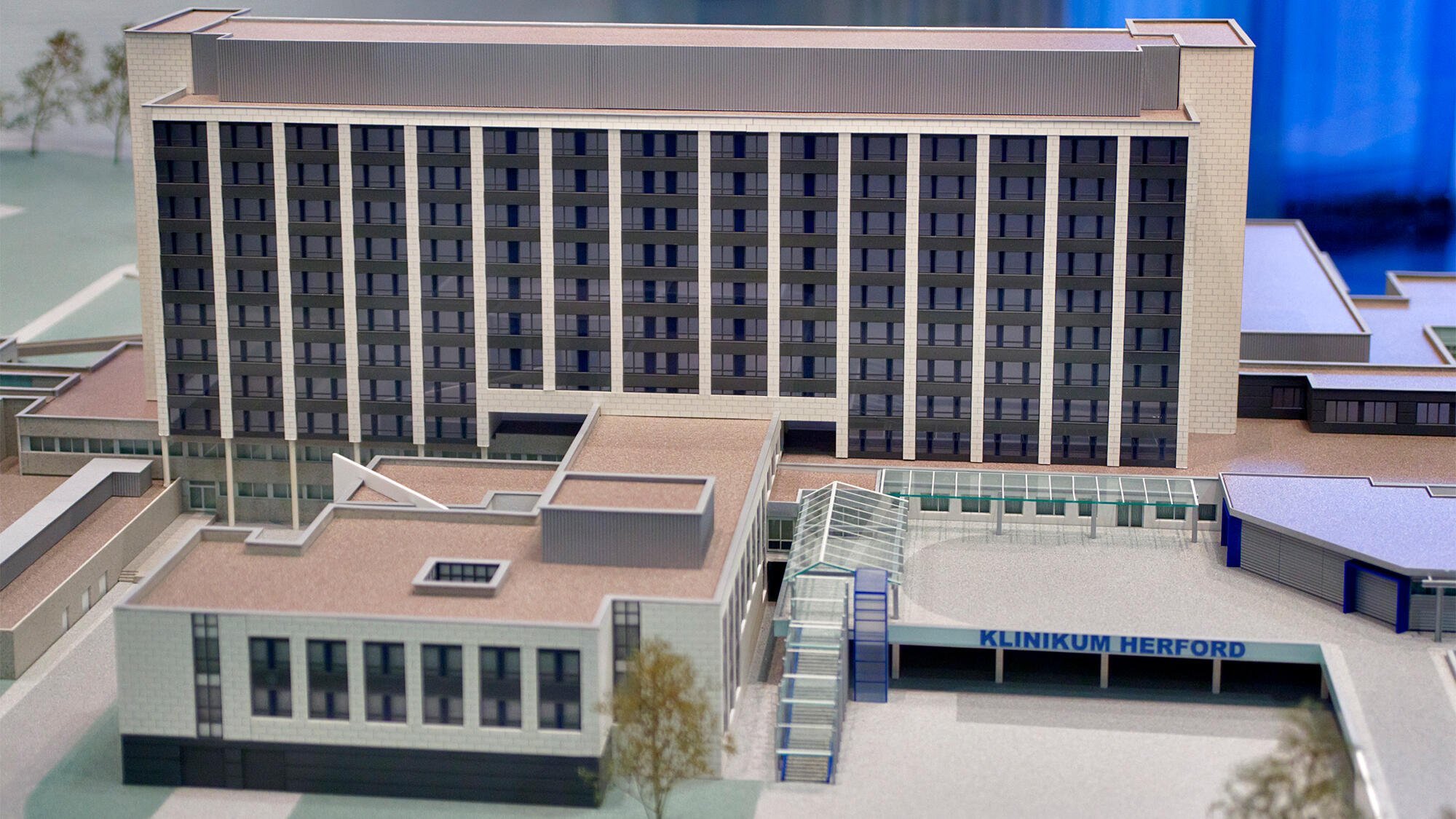 building_referenz_klinikum-herford_gebaeude_2000x1125.jpg