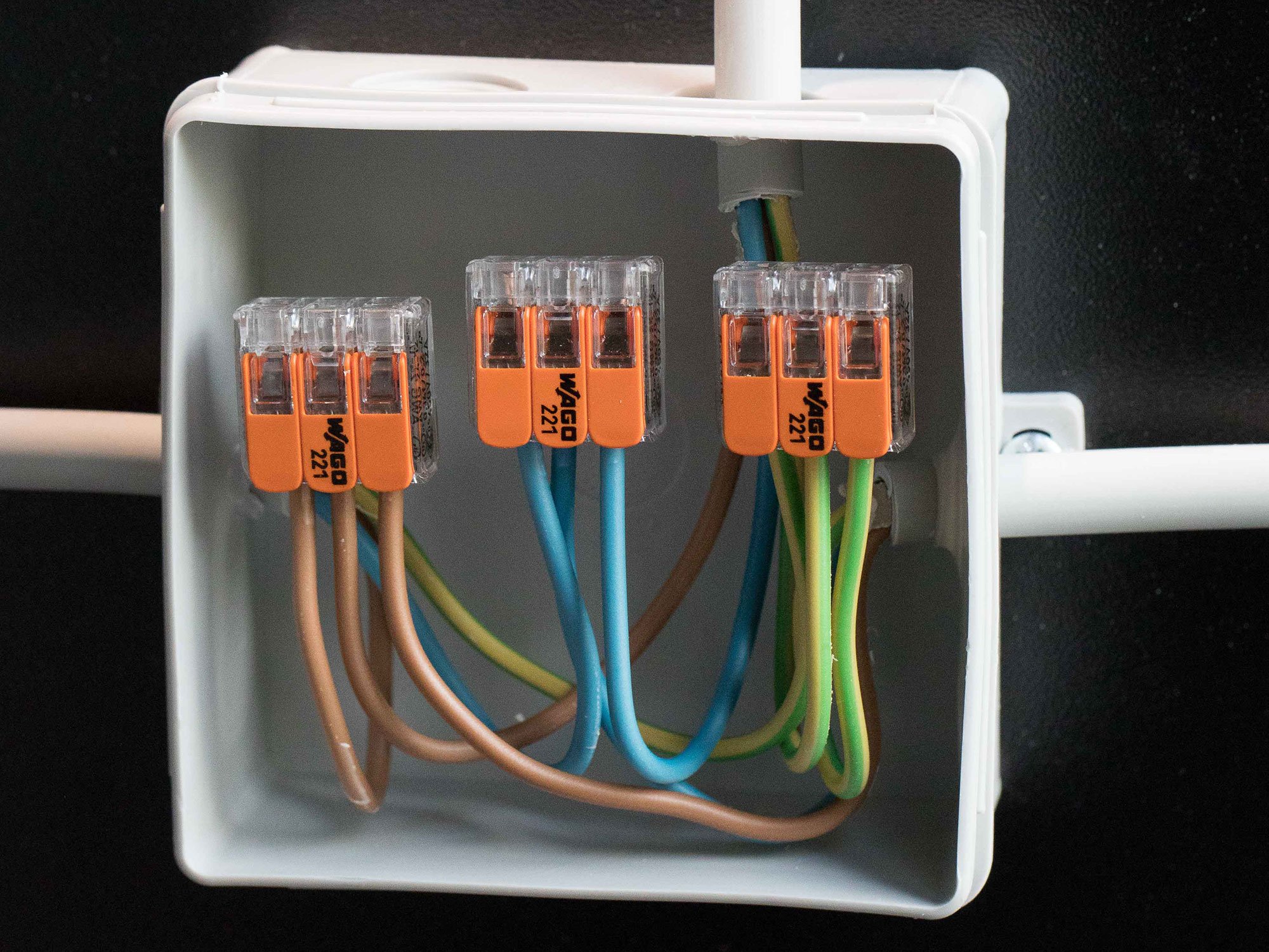 building_elektroinstallateur_221_klemme_2000x1500.jpg