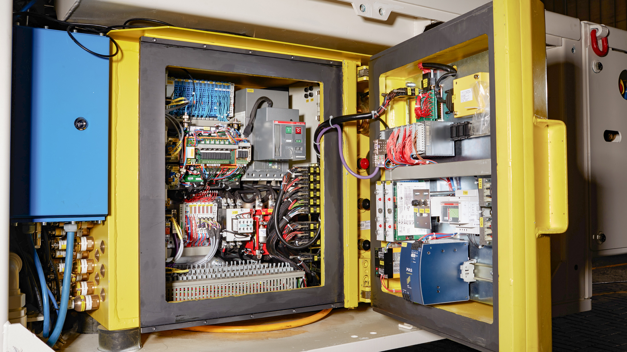 process_referenz_rucker_explosionsschutz_land_schaltschrank_ex_module_2000x1125.jpg