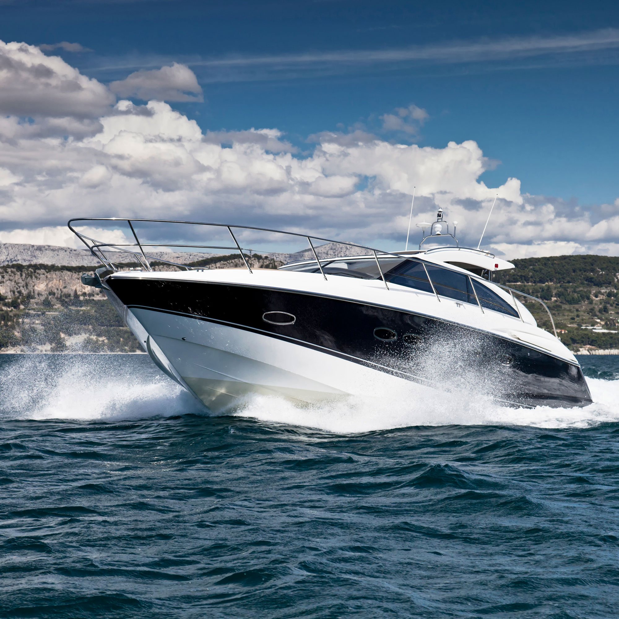 marine_motorboot_segelyacht_gettyimages-556376575_2000x2000.jpg