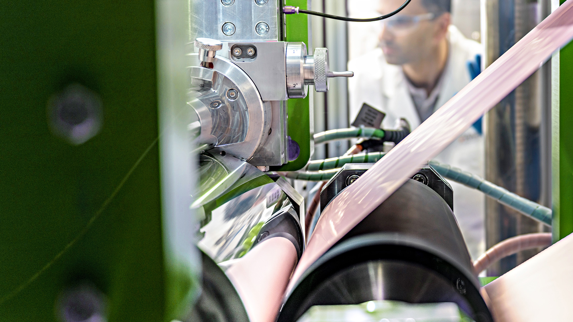 MM-463376_GWA_KV_Battery-Manufacturing_GettyImages-599833879_2000x1125.jpg
