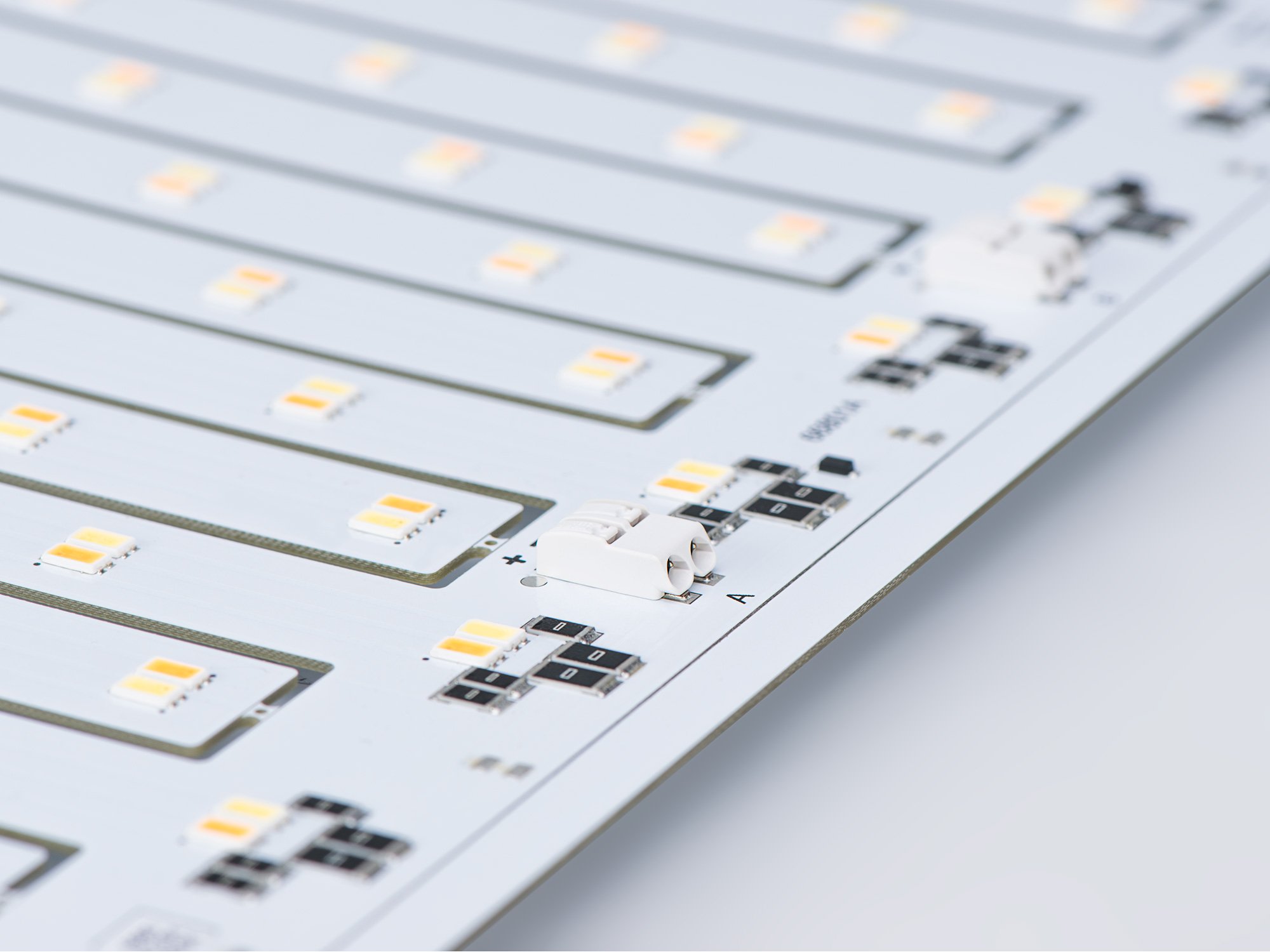 lighting_led_leuchtentechnik_anschlusstechnik_leiterplattenklemme_2000x1500.jpg