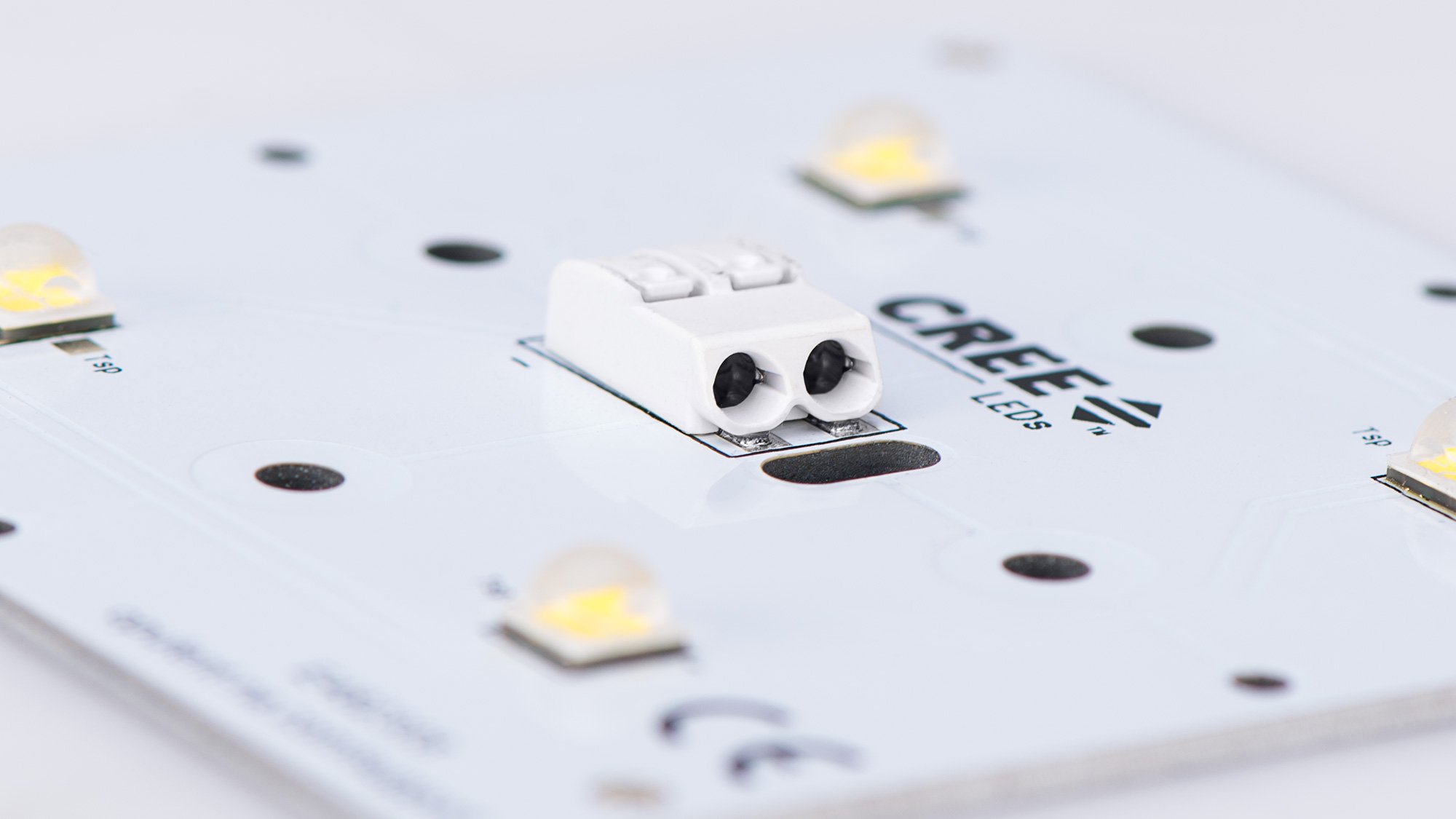 lighting_led_leuchtentechnik_anschlusstechnik-auf-platine_2000x1125.jpg
