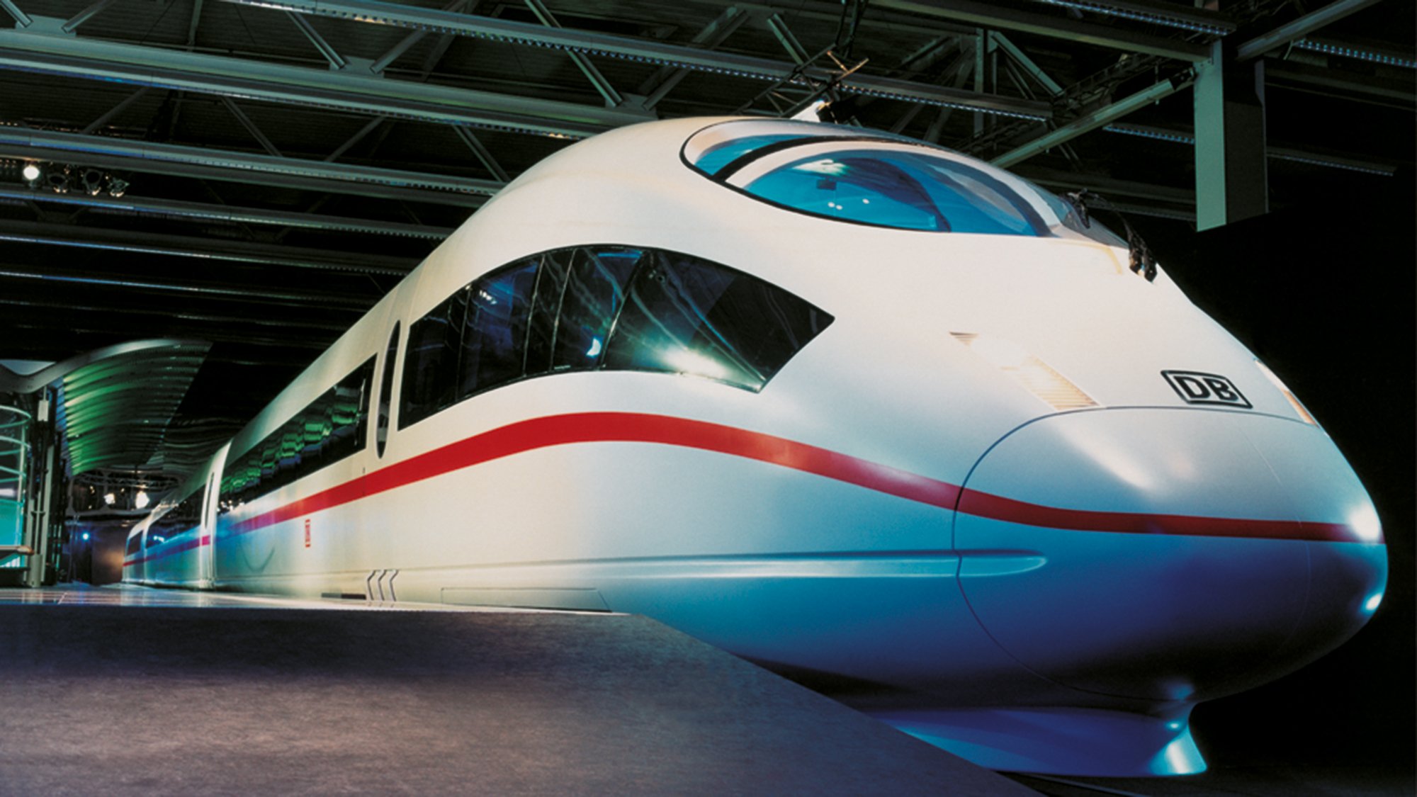 railway_zug_bahn_ice_2000x1125.jpg