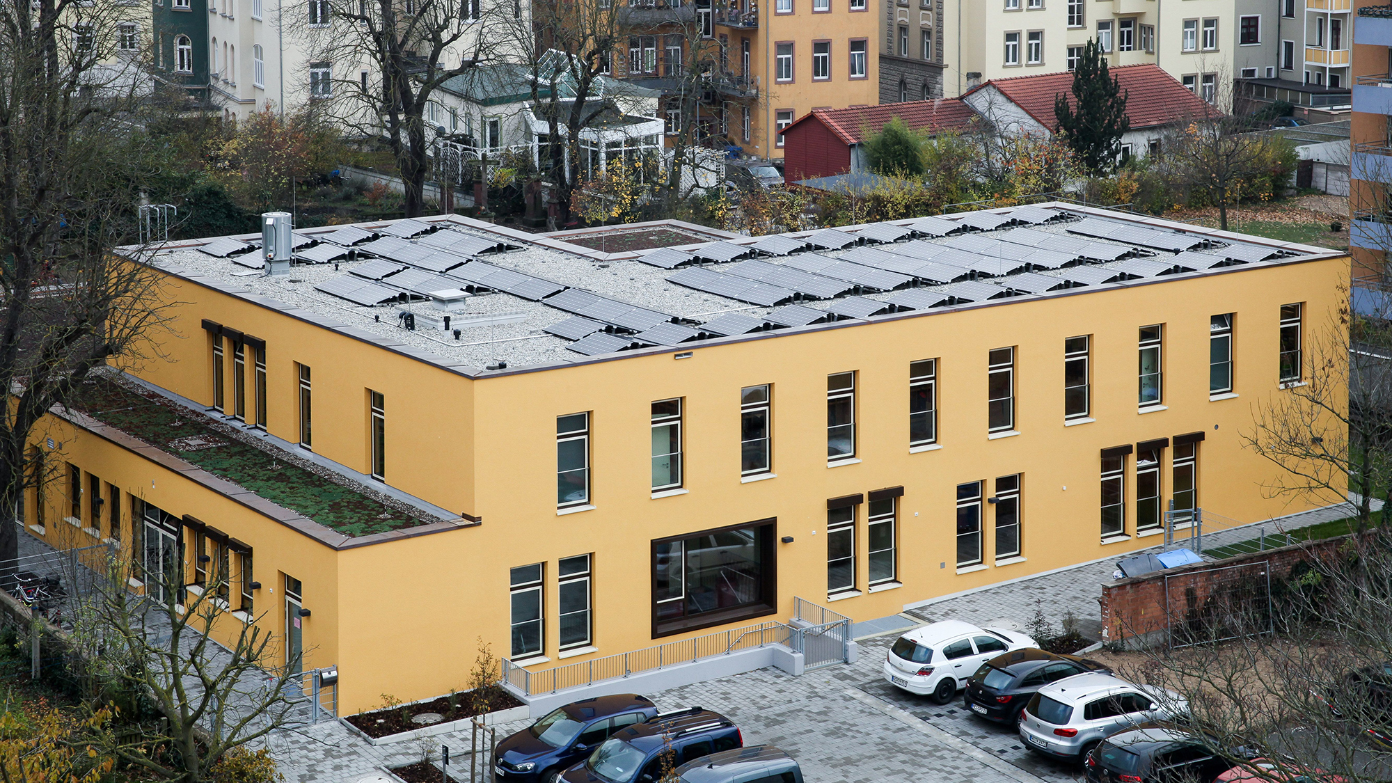 building_referenz_unabhaengige-kindergarten_energiespeicher_gebaeude-aussen_2000x1125.jpg