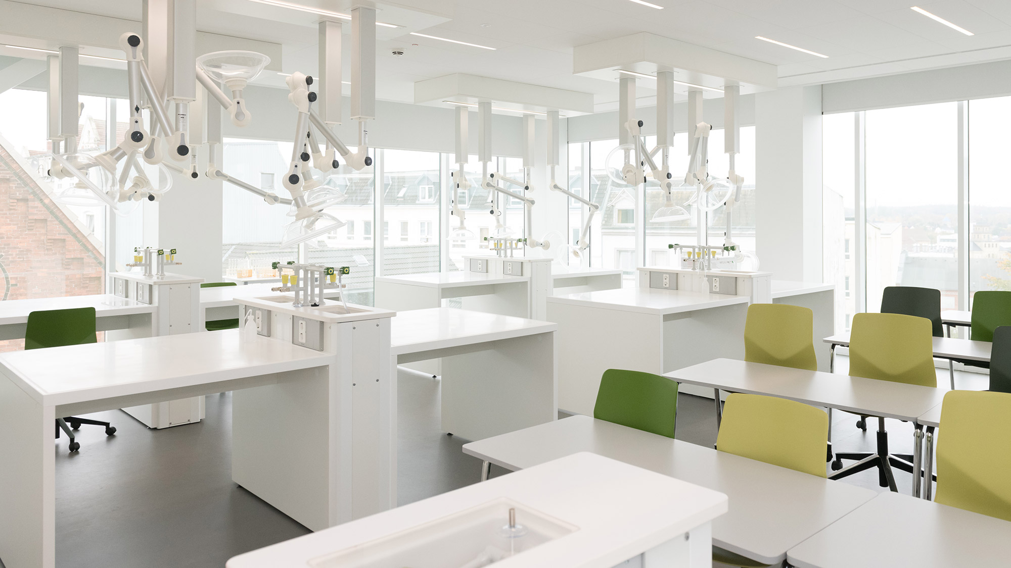 MM-4113_Reference_Duborg_Skole_Flensburg_10_7149_2000x1125_Stage