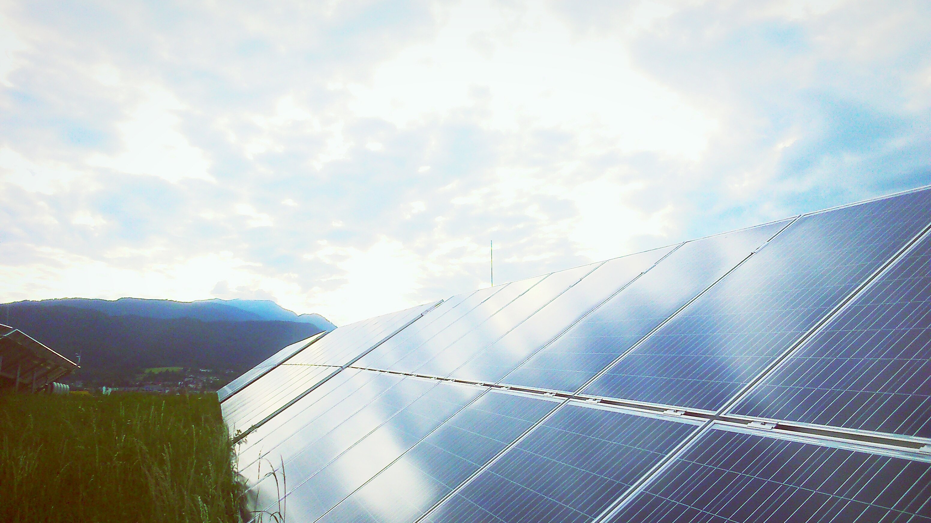energy_regenerative-energieerzeugung_solarparkmanagement_alpen_gettyimages-562245409_2000x1125.jpg