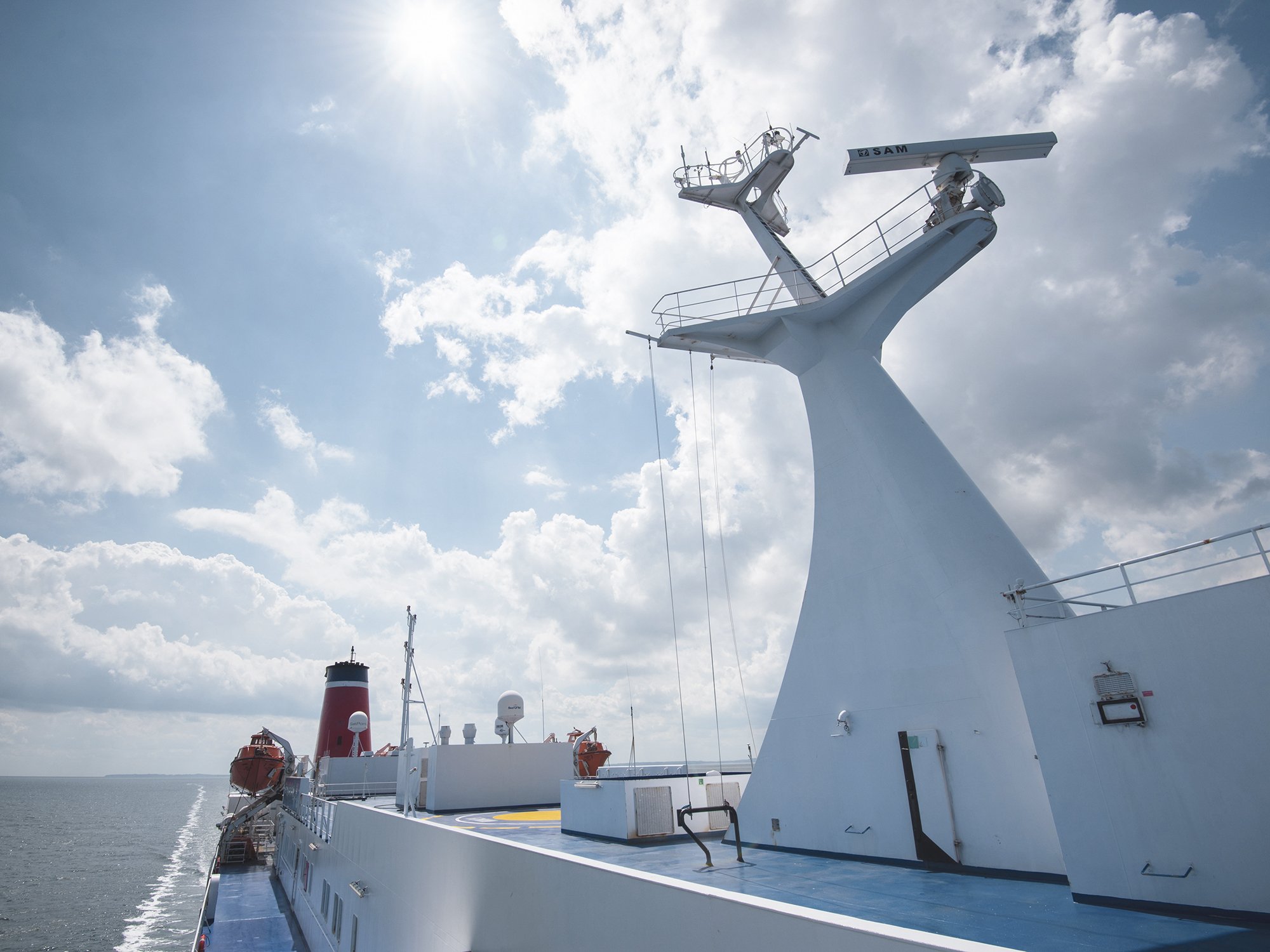 marine_dickschiff_maritim-4-0_big-data_1_2000x1500.jpg