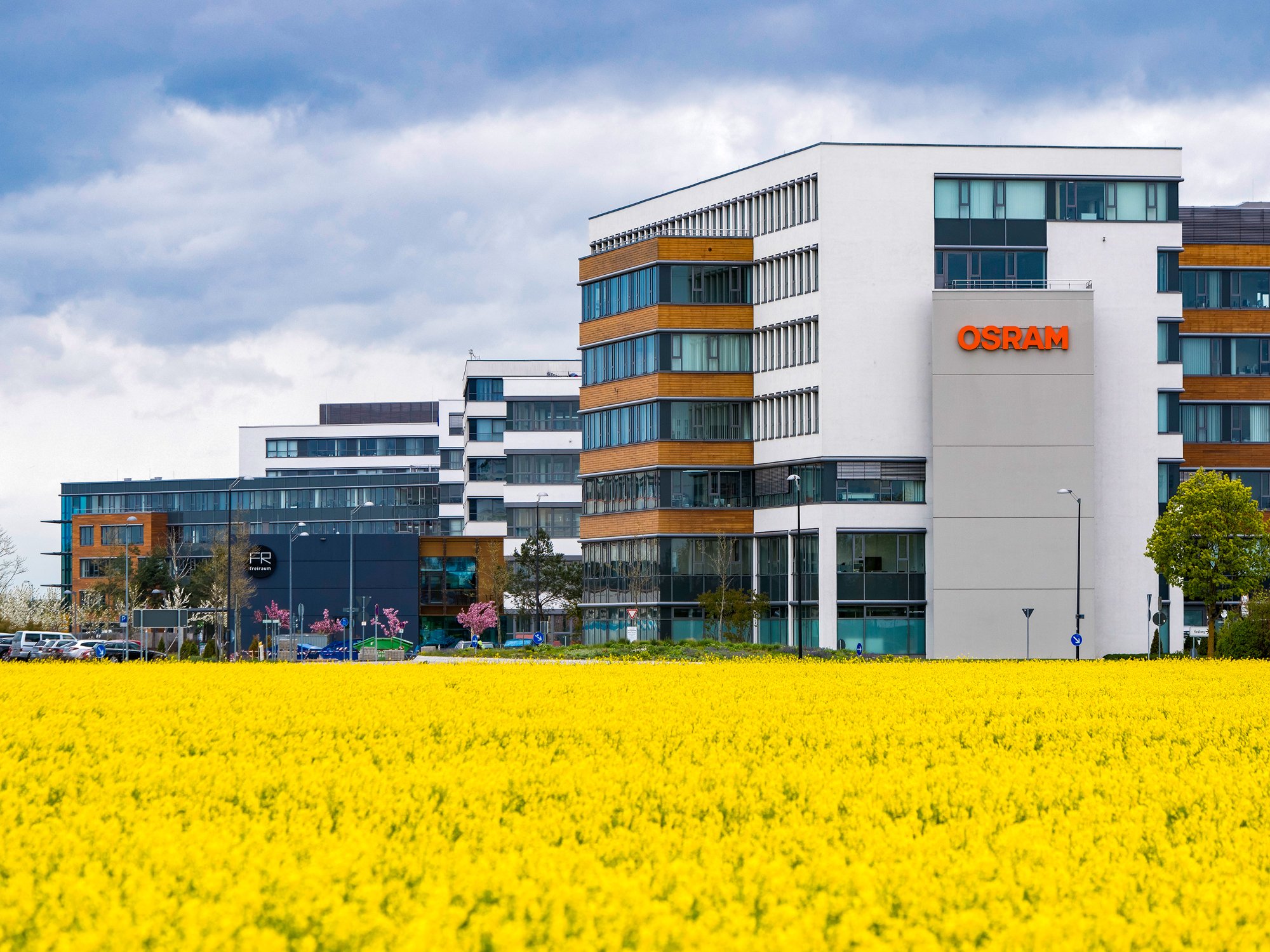 lighting_referenz_osram_gebaeude_aussenansicht_SGO-20160426-0012-2_2000x1500.jpg