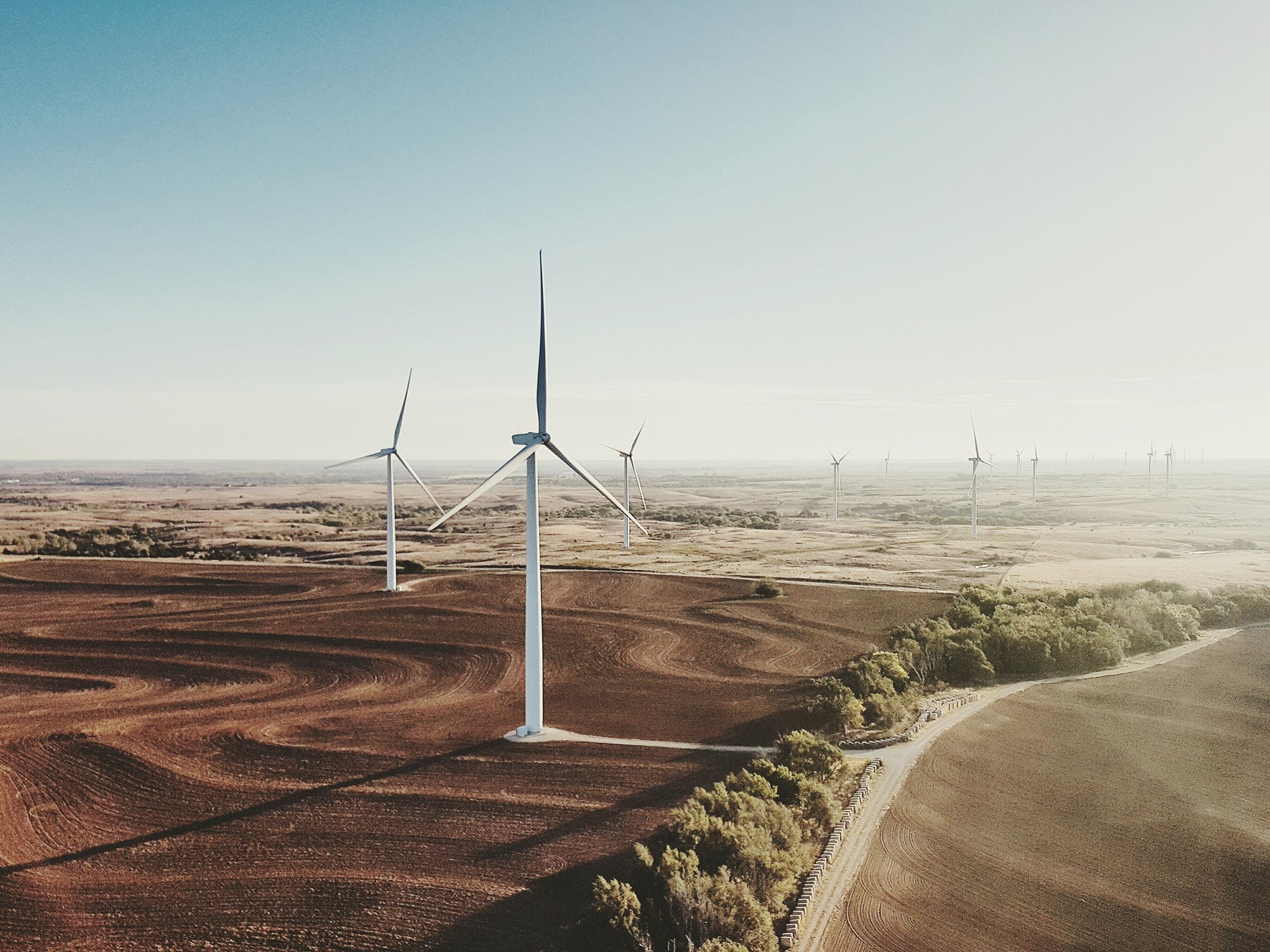 energy_integration-dezentraler-einspeiser_einspeisemanagement_windenergie_gettyimages-700834979_2000x1500.jpg