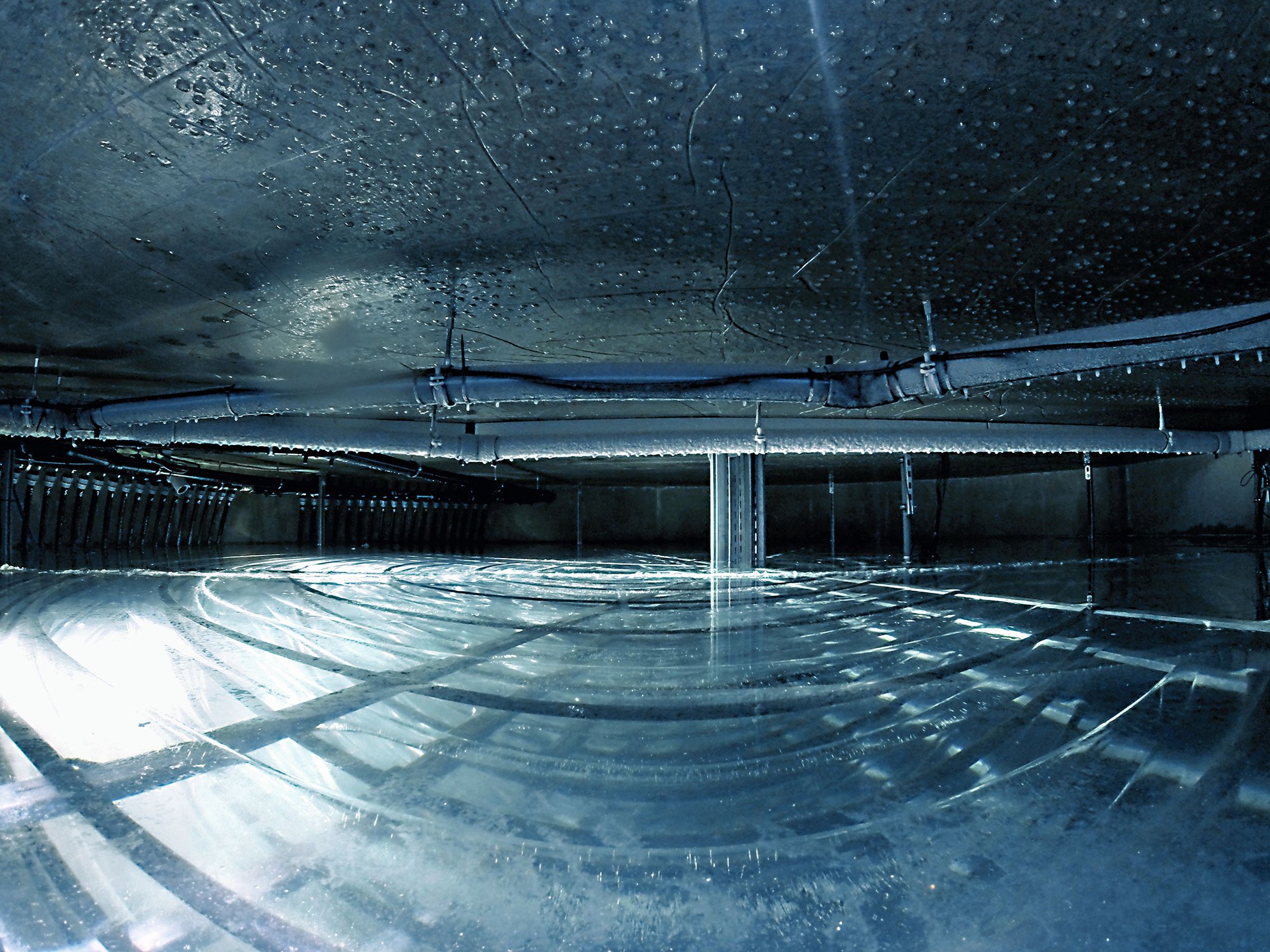 Freezing water to form ice produces crystallization heat with the Viessmann ice energy storage system.