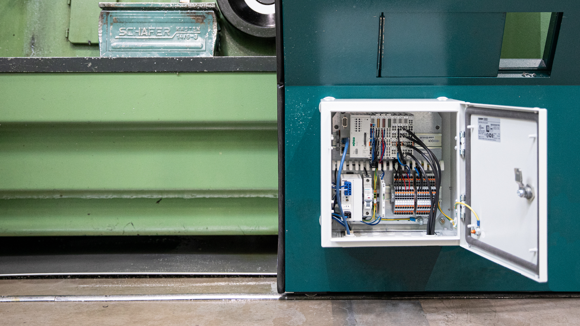 IoT Box _v2 (2000 x 1125)