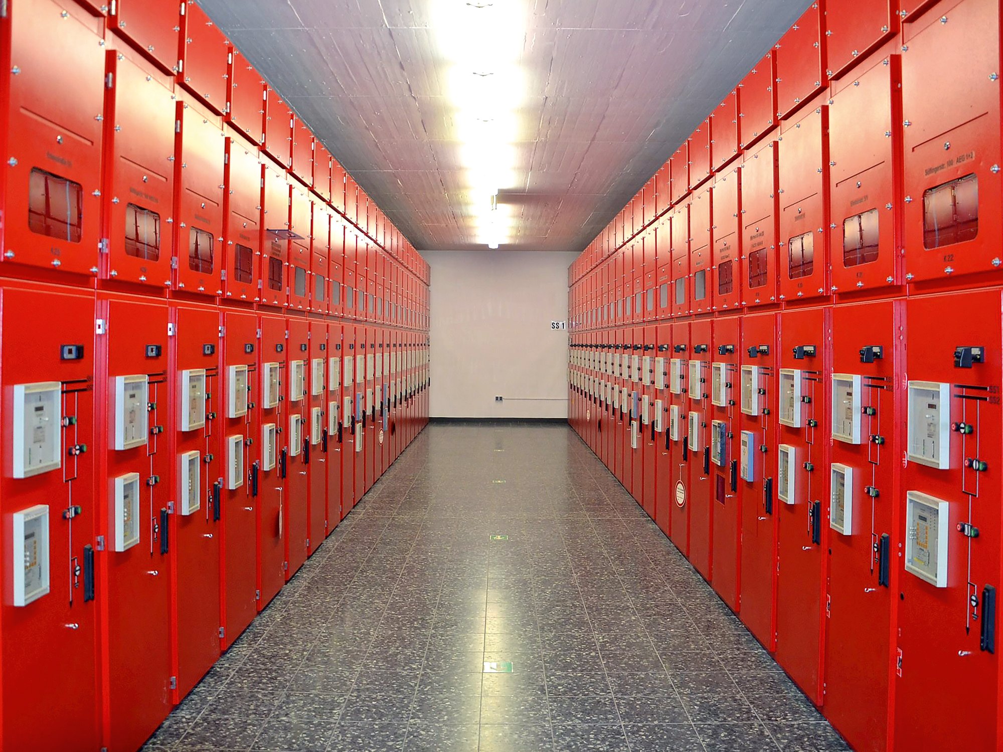 energy_referenz_dolmetscher-fuer-das-nervensystem_stadtwerknetz_unterstationen_versorgungsnetz_2000x1500.jpg
