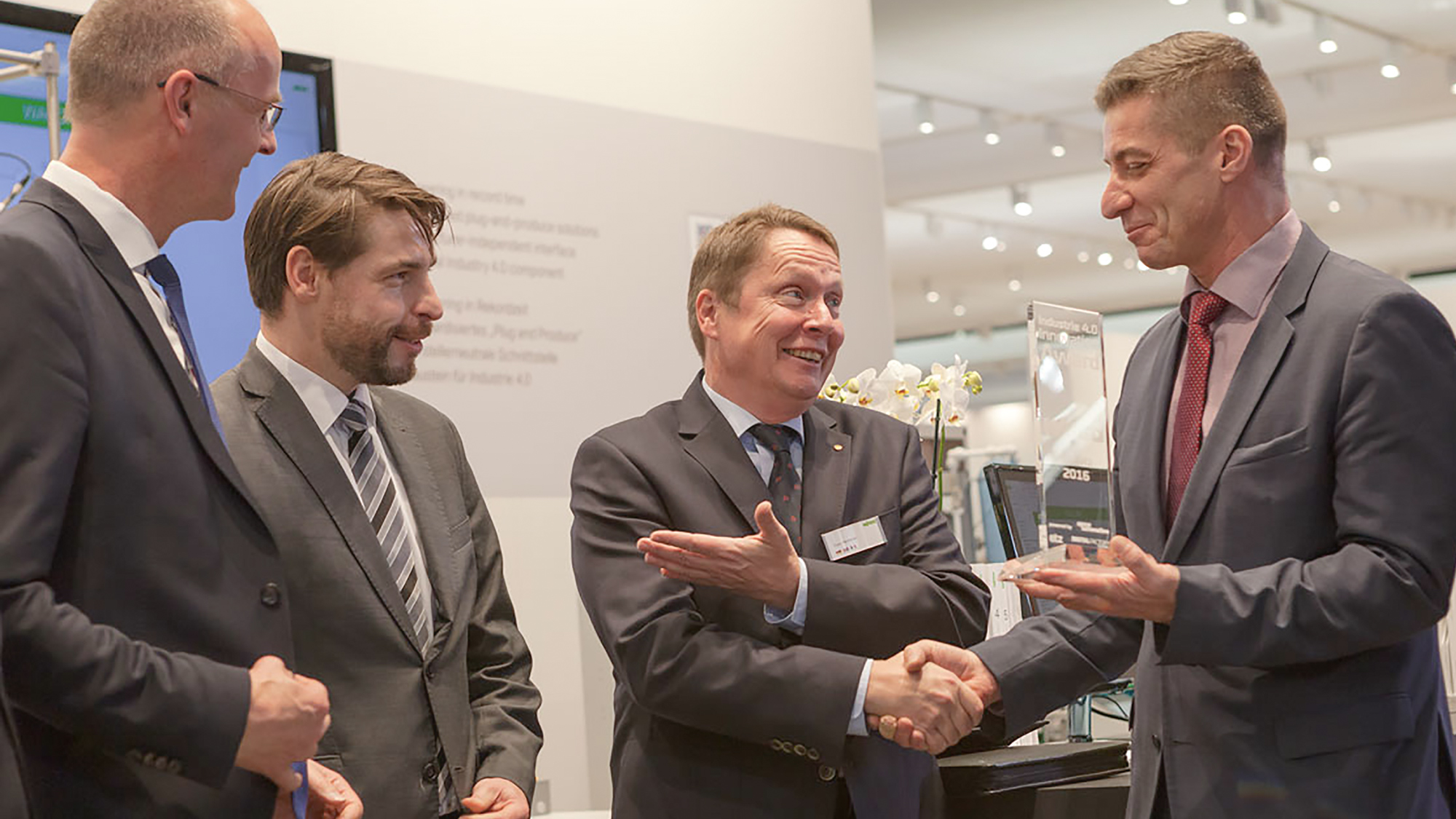 digitalisierung_referenz_sps-2016_christian-sallach_ulrich-hempen_thomas-holm_sven-hohorst_x1_2000x1125.jpg