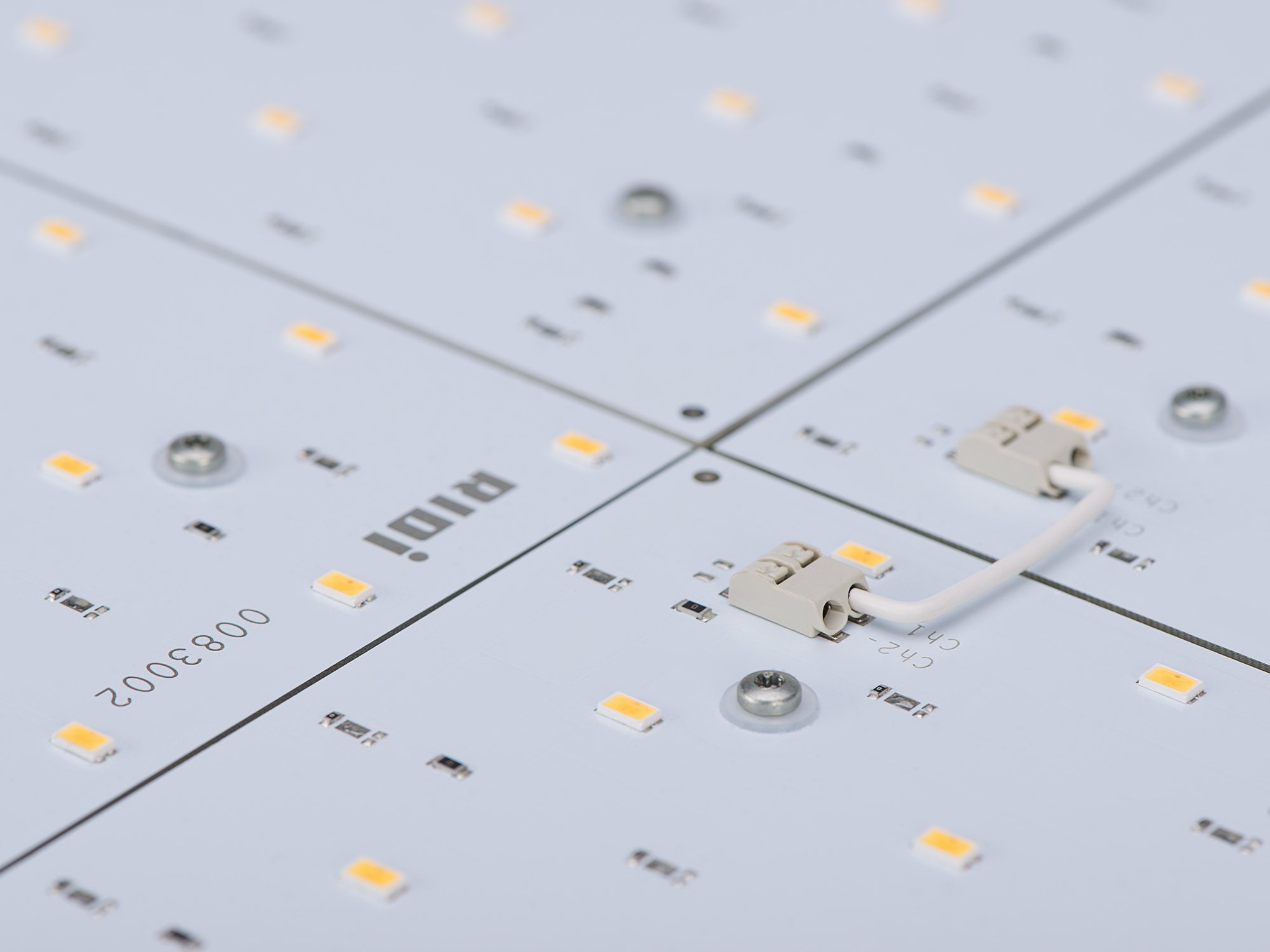 lighting_led_leuchtentechnik_leiterplattenklemme_quadratisch_2000x1500.jpg