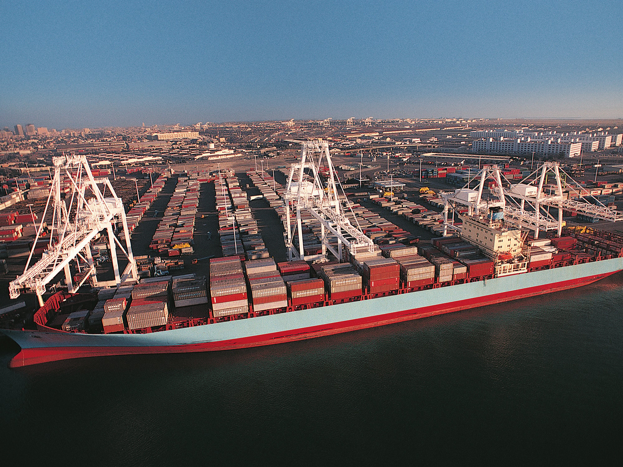 marine_containerschiffe_oben_1_2000x1500.jpg