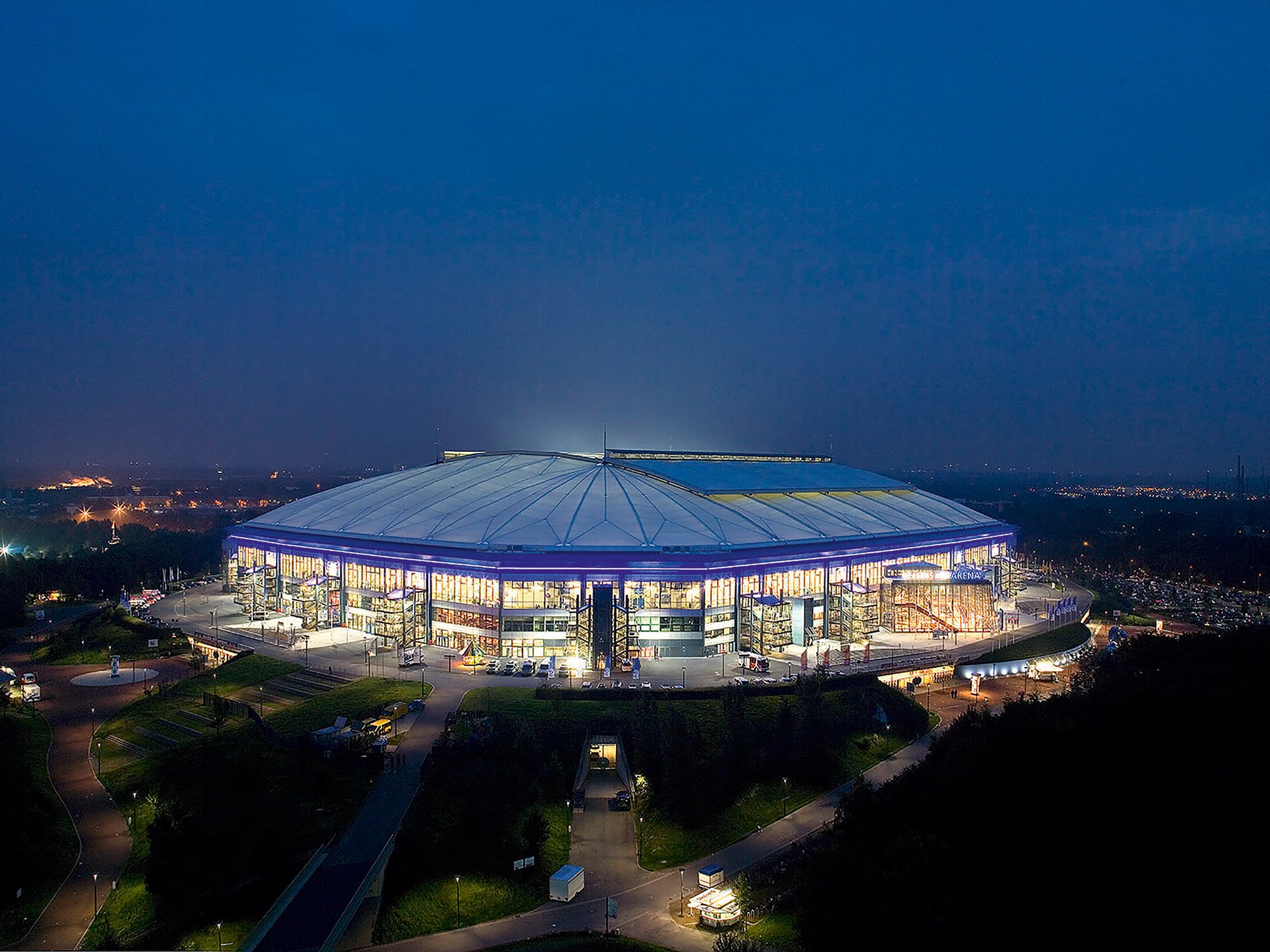 referenz_veltins-arena_gelsenkrichen_aussen_nacht_2000x1500.jpg