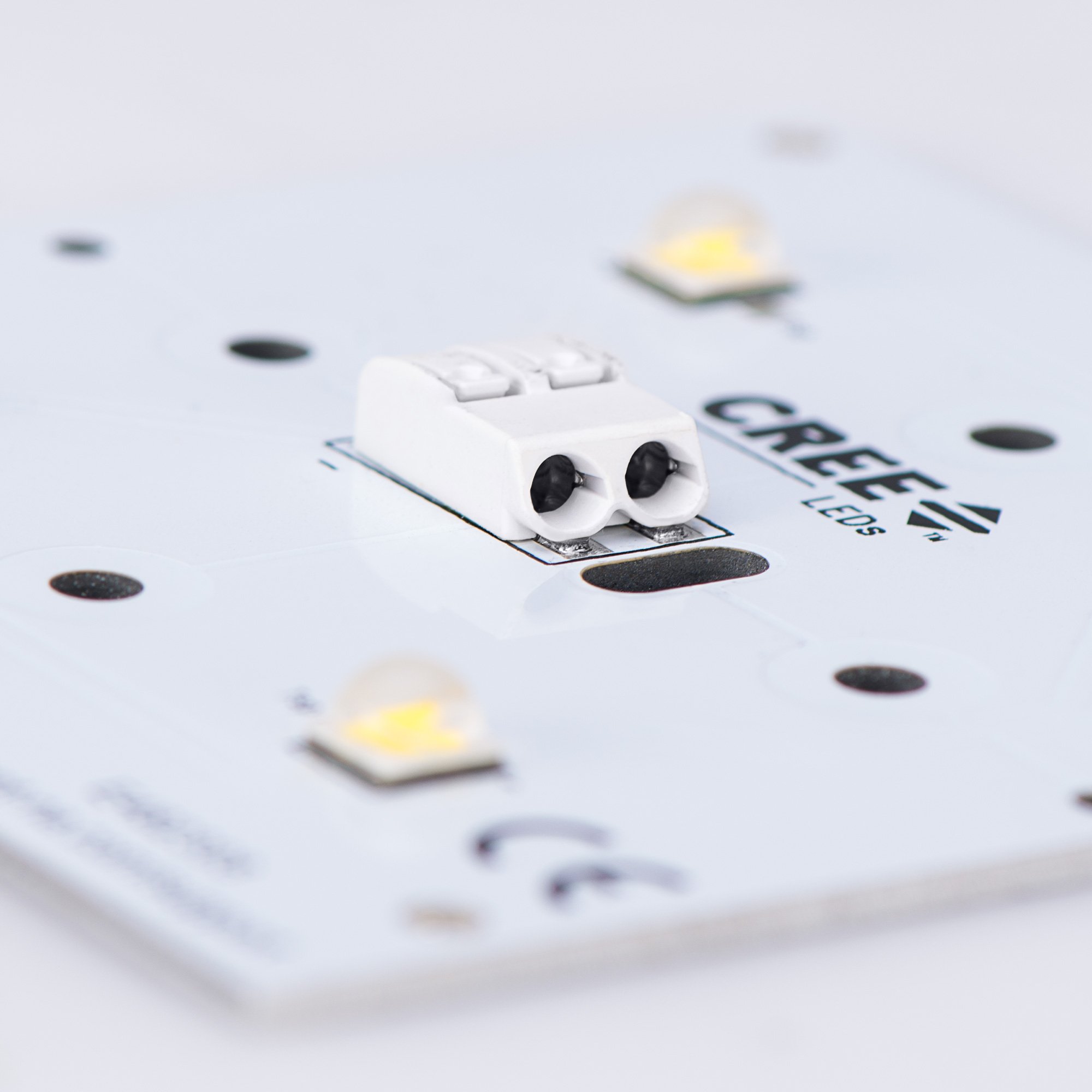 lighting_led_leuchtentechnik_anschlusstechnik-auf-platine_2000x2000.jpg