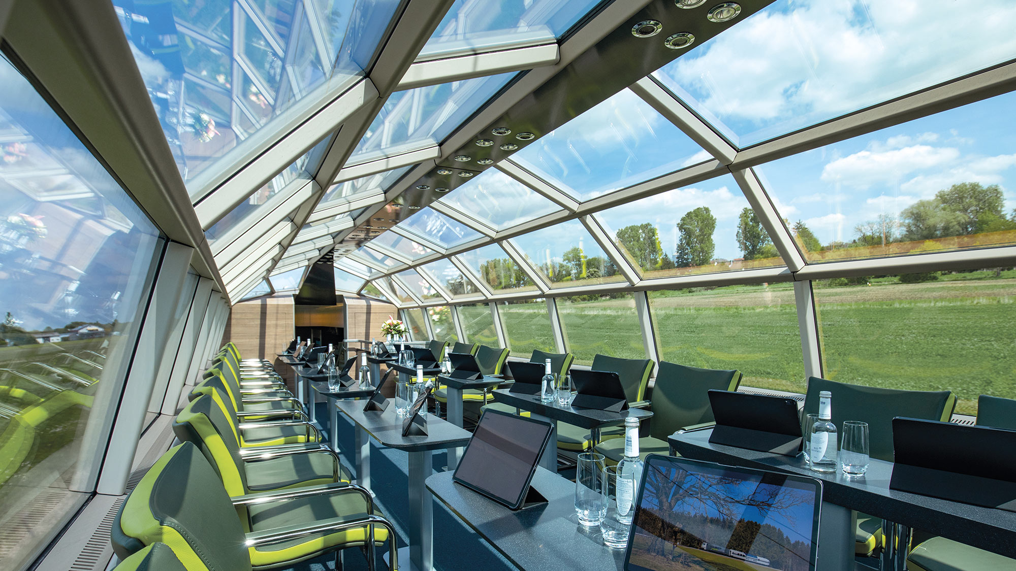 MM-30833_GWA_Reference_Luxon_Konferenz_2000x1125.jpg