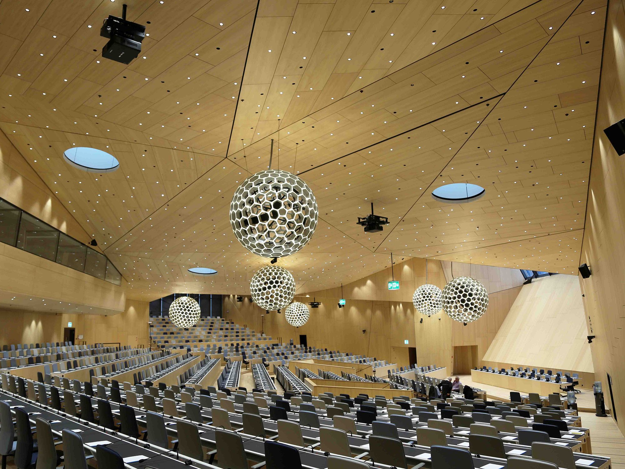 building_referenz_wipo_1200-spots_2000x1500.jpg