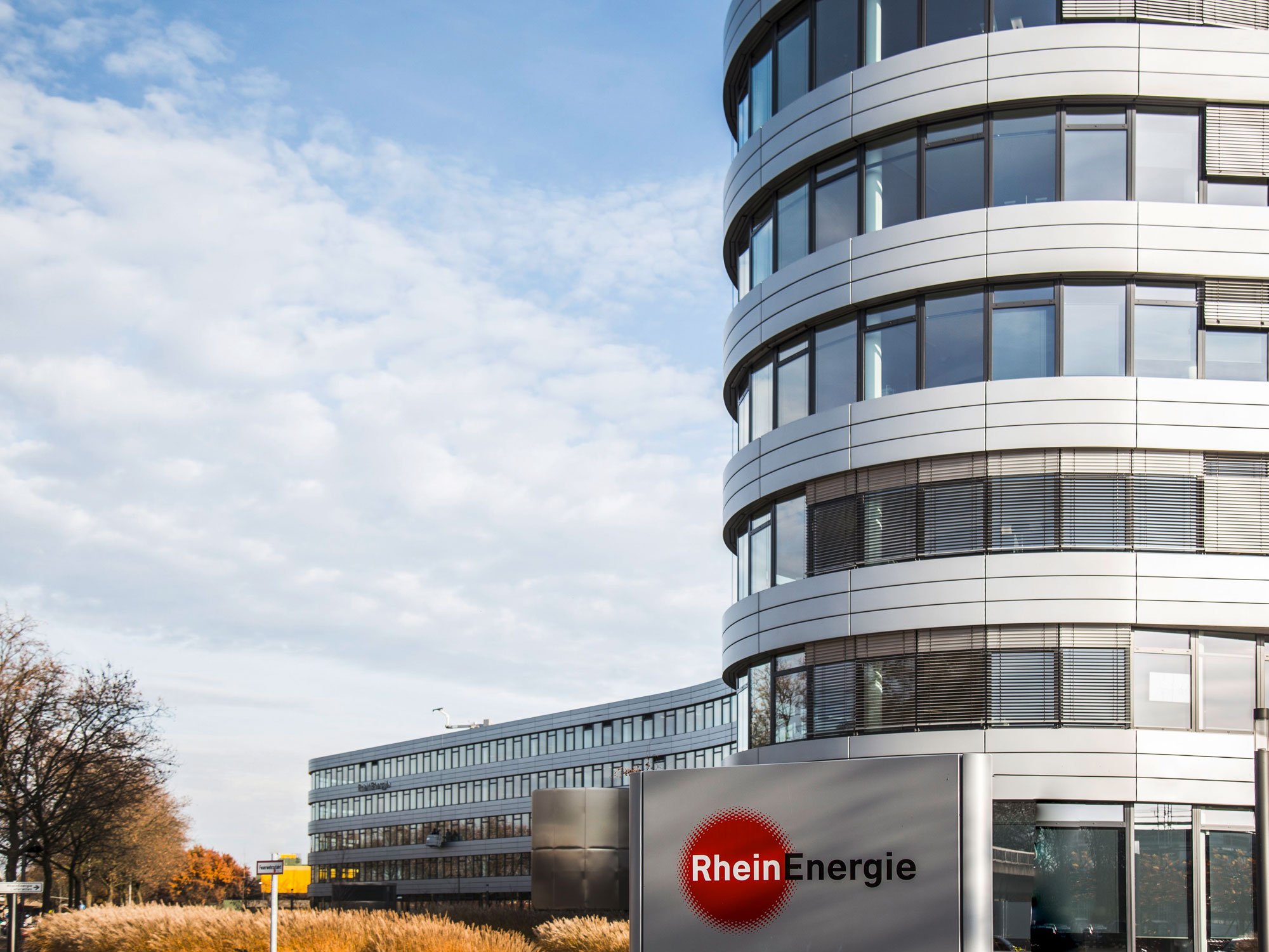 energy_referenz_rhein_energie_gebaeude_fassade_2000x1500.jpg