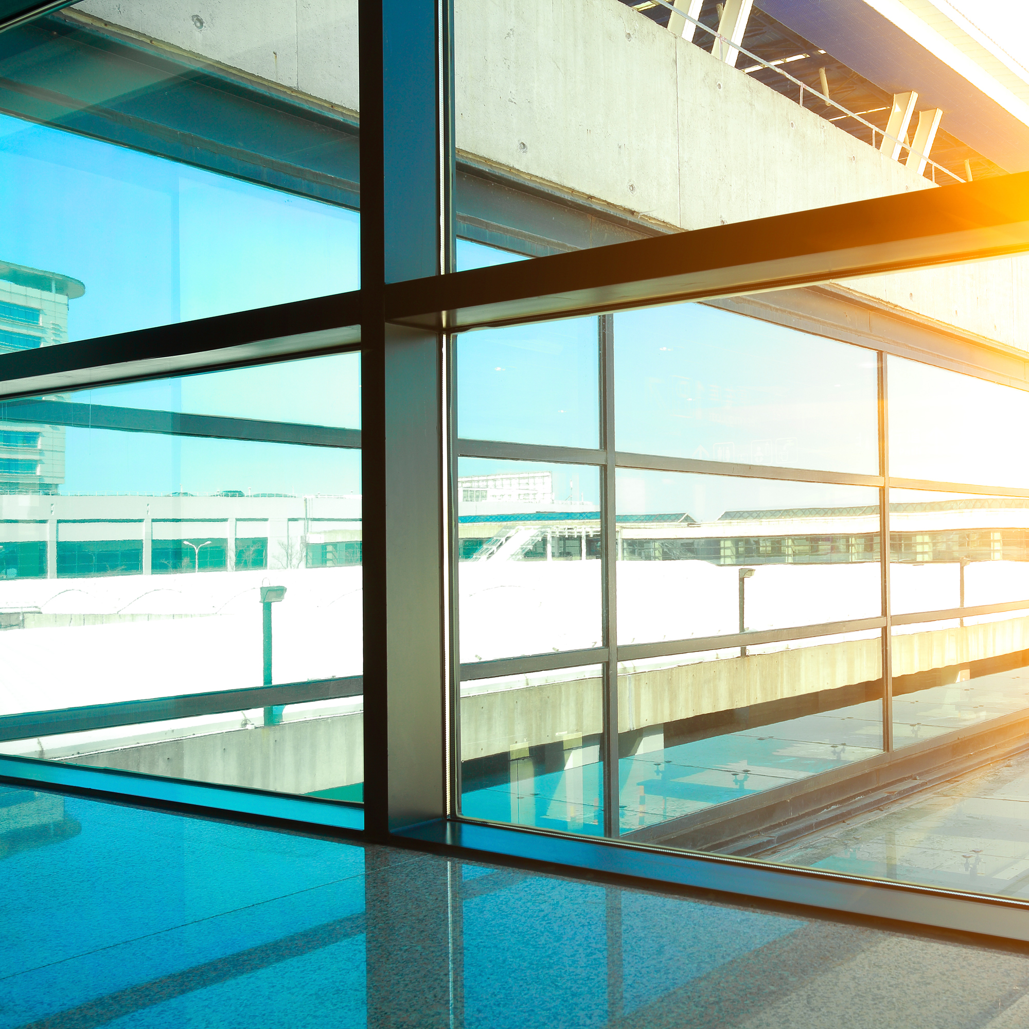 building_raum_fenster_istock_000068908145_2000x2000.jpg