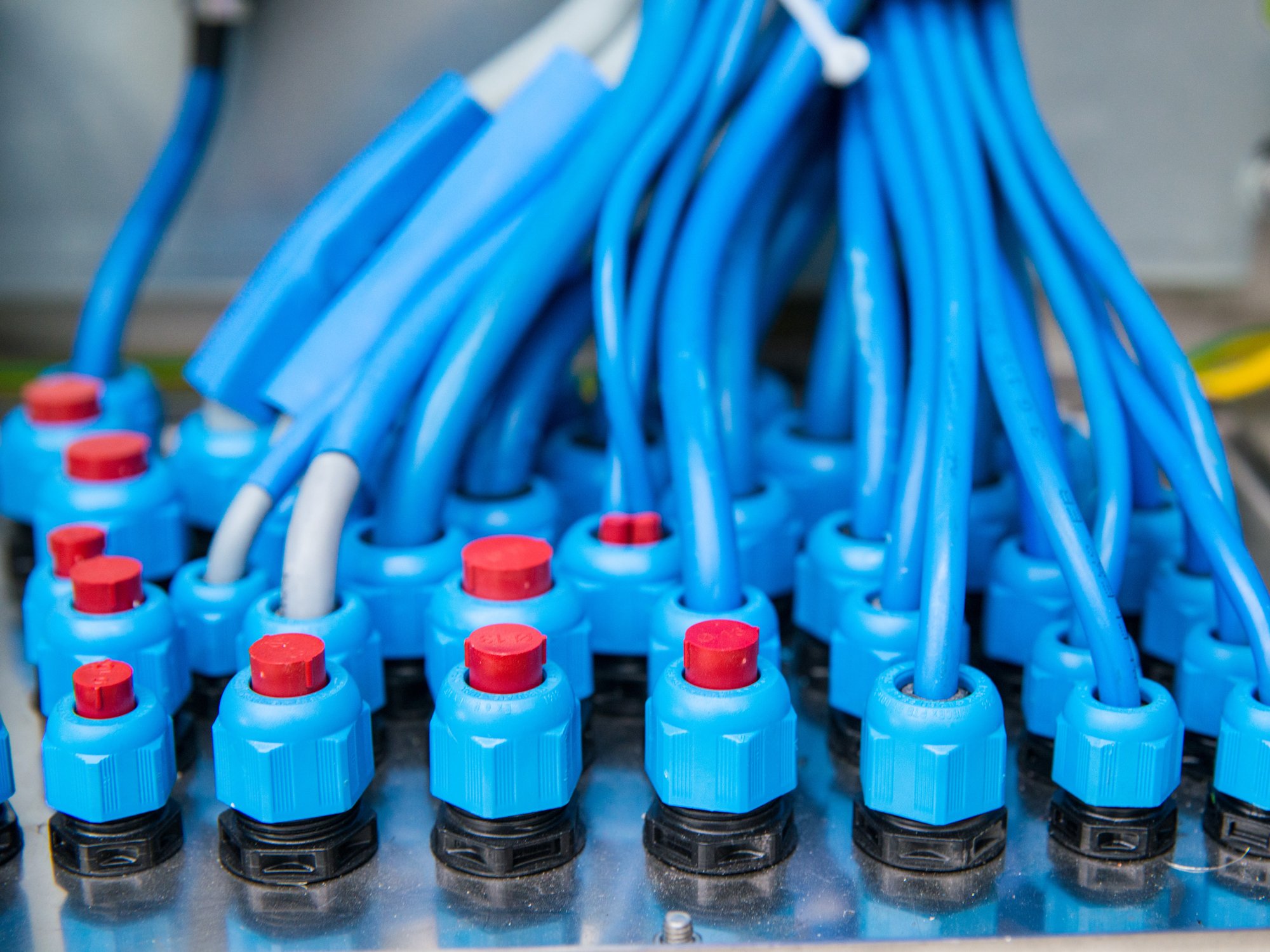 process_referenz_explosionsschutz_feige-filling_blaue-module_i-o-system-750_2000x1500.jpg