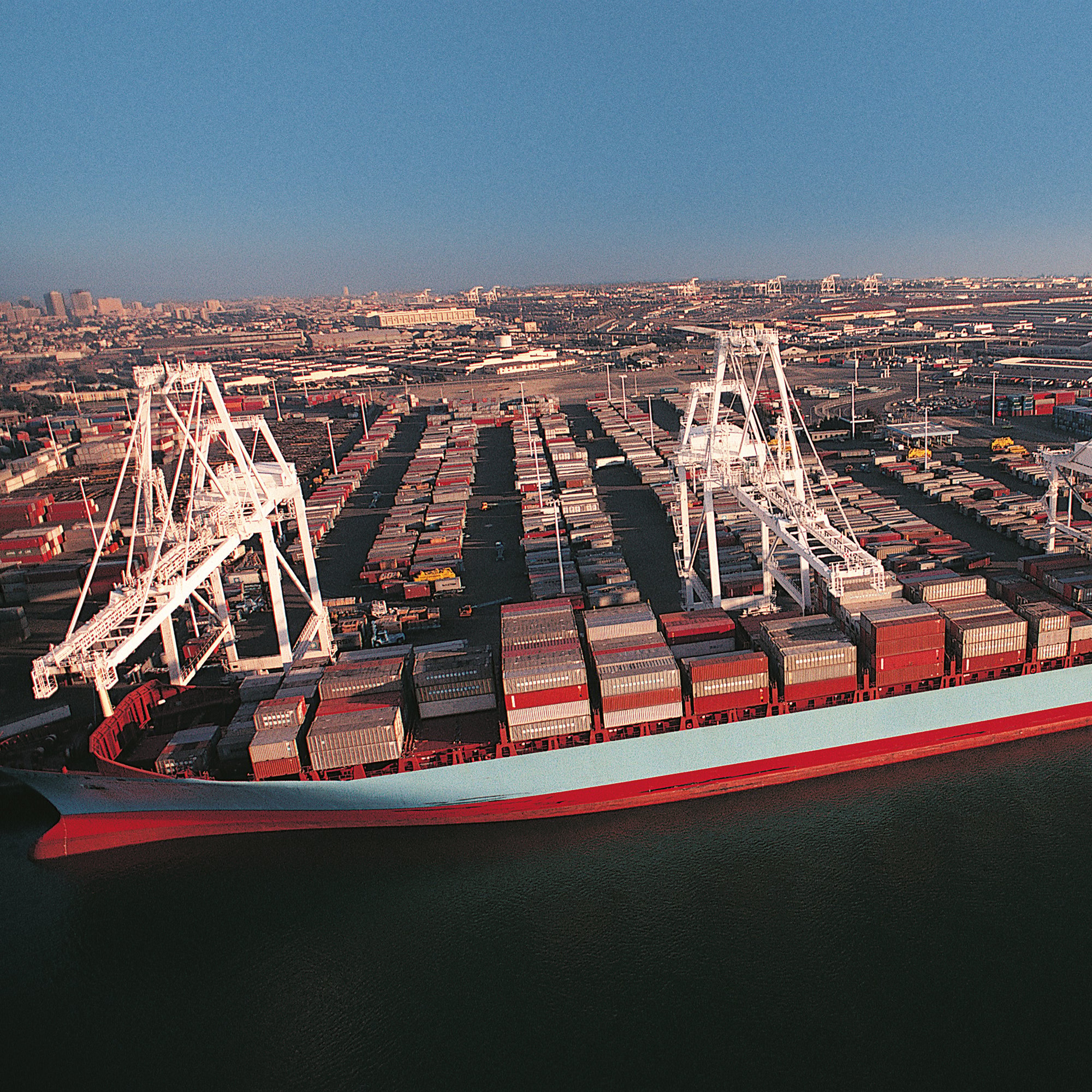 marine_containerschiffe_oben_1_2000x2000.jpg