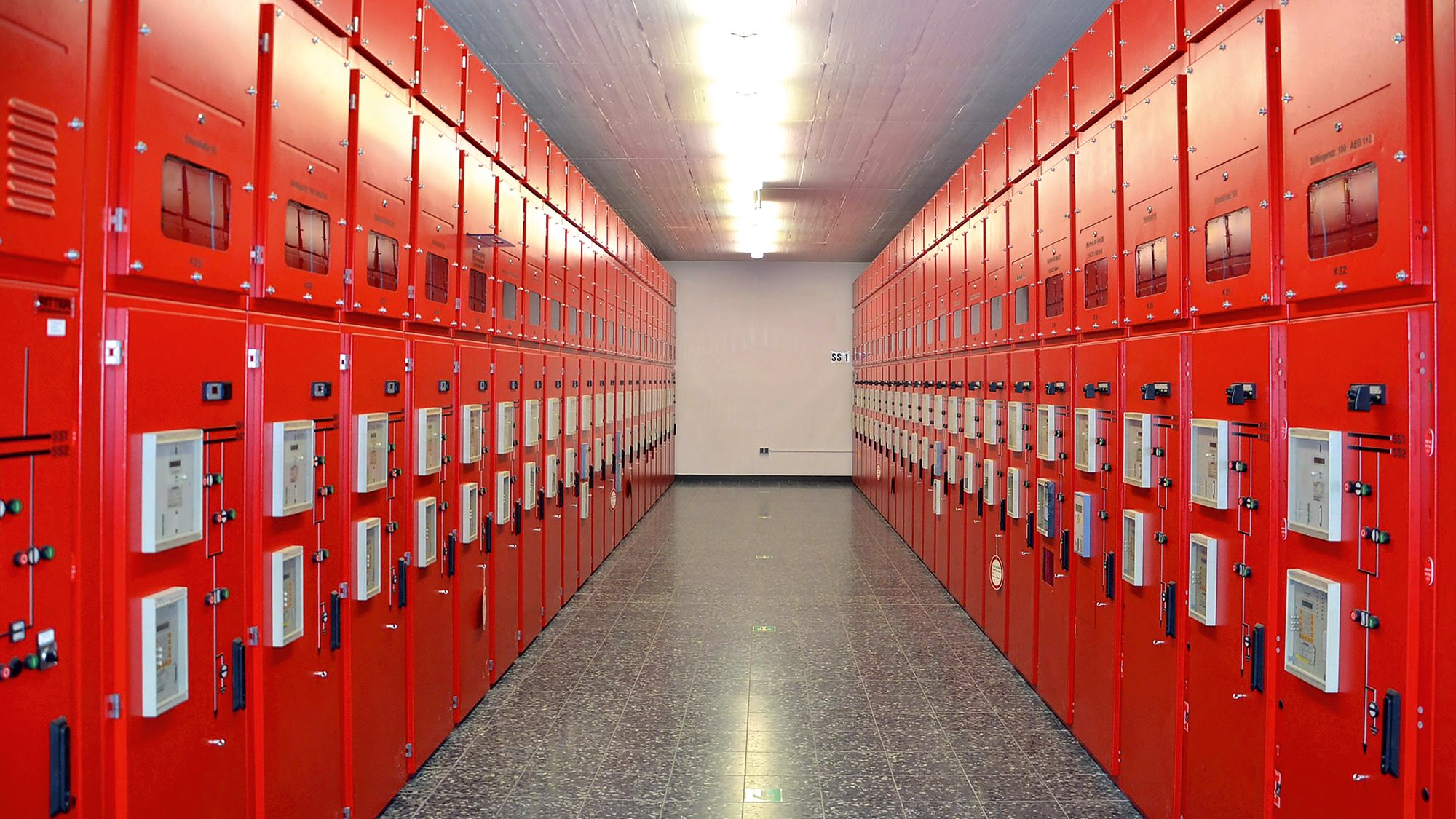 energy_referenz_dolmetscher-fuer-das-nervensystem_stadtwerknetz_unterstationen_versorgungsnetz_2000x1125.jpg