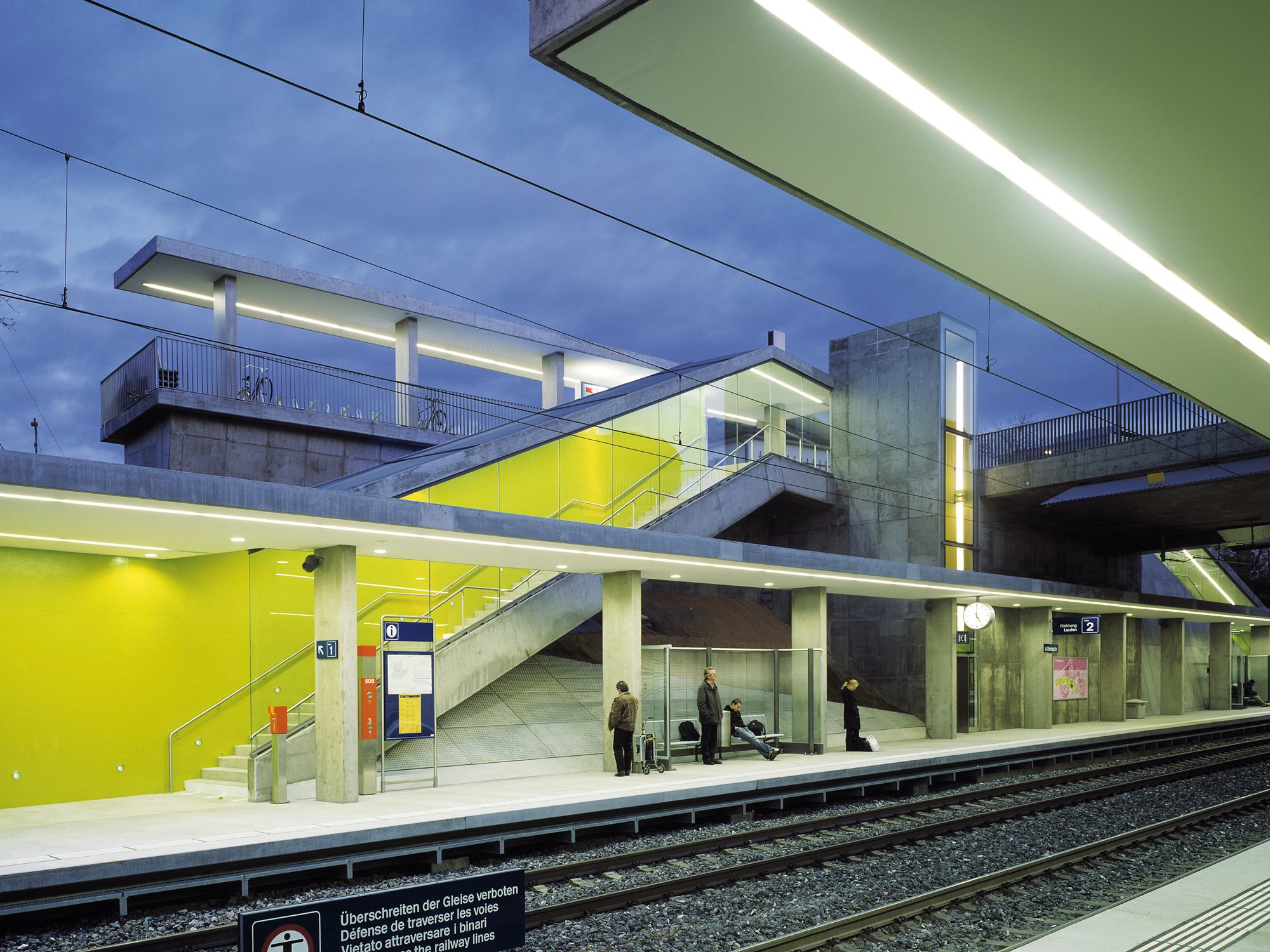 railway_bahnhof_zug_2000x1500.jpg