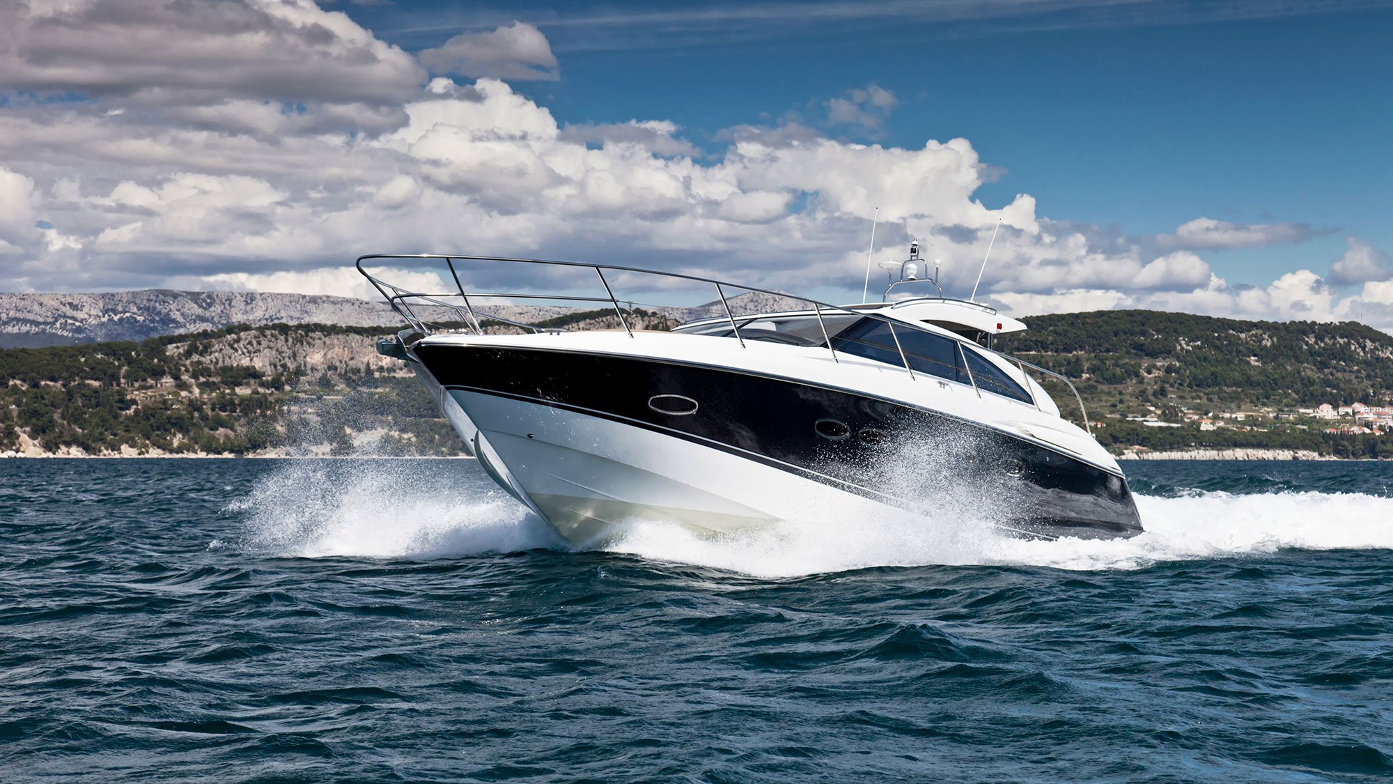 marine_motorboot_segelyacht_gettyimages-556376575_2000x2000.jpg